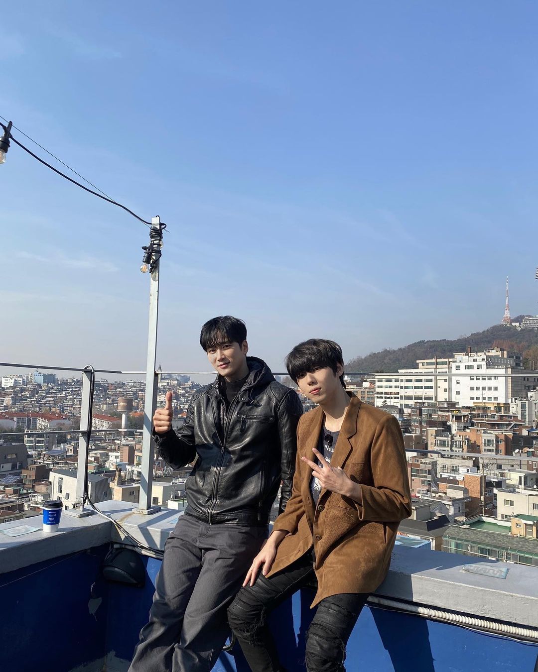 Gaho為《梨泰院Class》演唱OST讓他爆紅,圖為Gaho與安普賢合照。(翻攝Gaho IG)