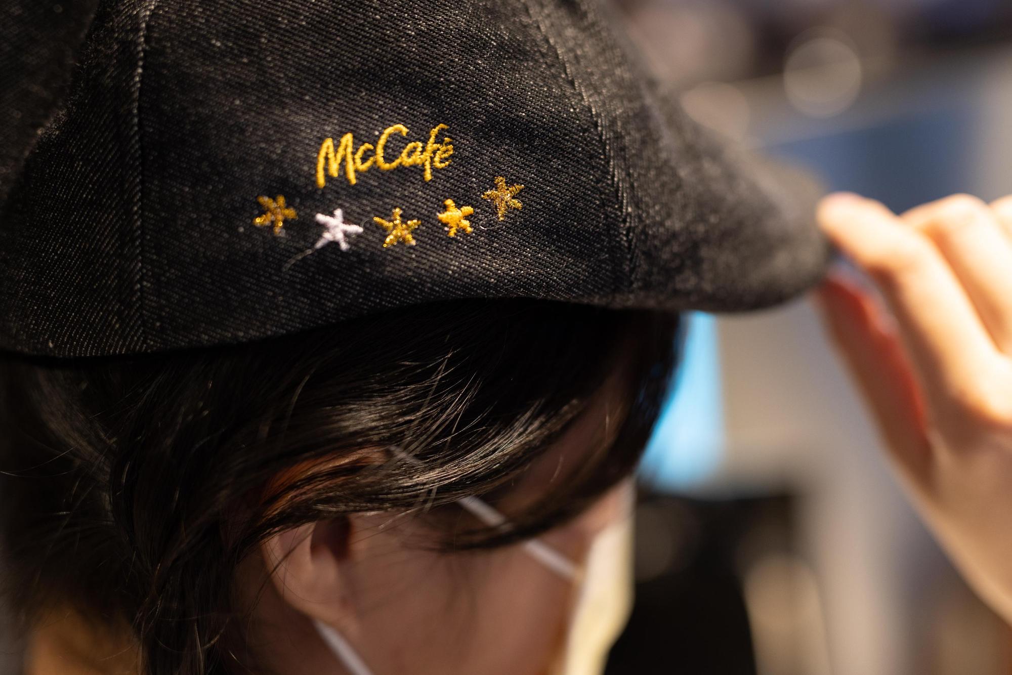 「McCafé五星專屬帽」不只是對咖啡師的最高肯定與榮耀,也象徵台灣職人精神的傳承。