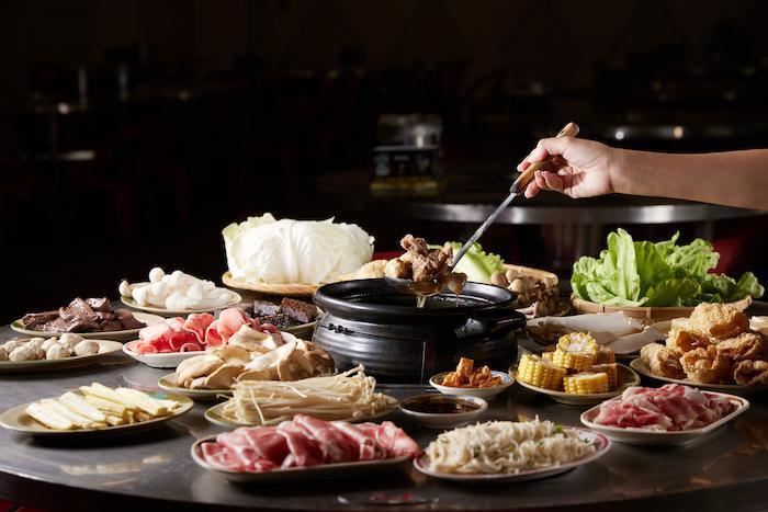 「台中帝一食補碳燒薑母鴨」。(優惠價899元/單入。原價1,100元)