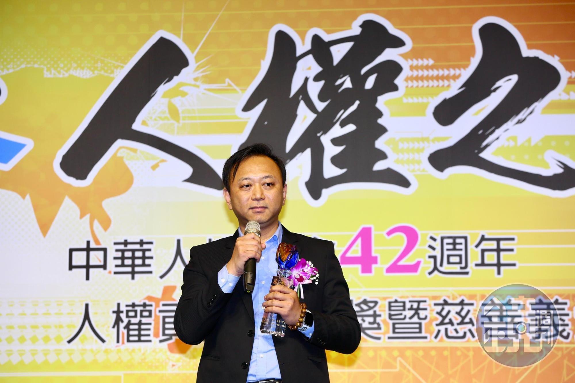 鏡週刊執行副總編輯吳明儀表示,在報導過程中社方受到各方壓力毫不屈服,未來也將秉持道德良心,繼續做對的事。