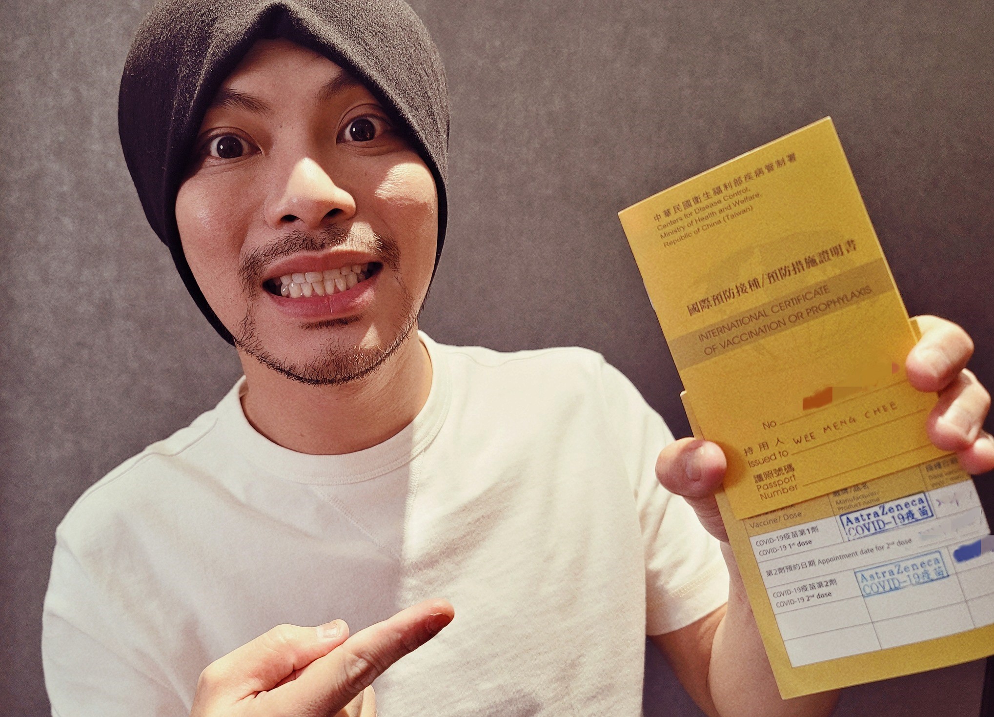 大馬歌手黃明志在台灣完成接種兩劑AZ疫苗。（翻攝自Namewee 黃明志臉書）