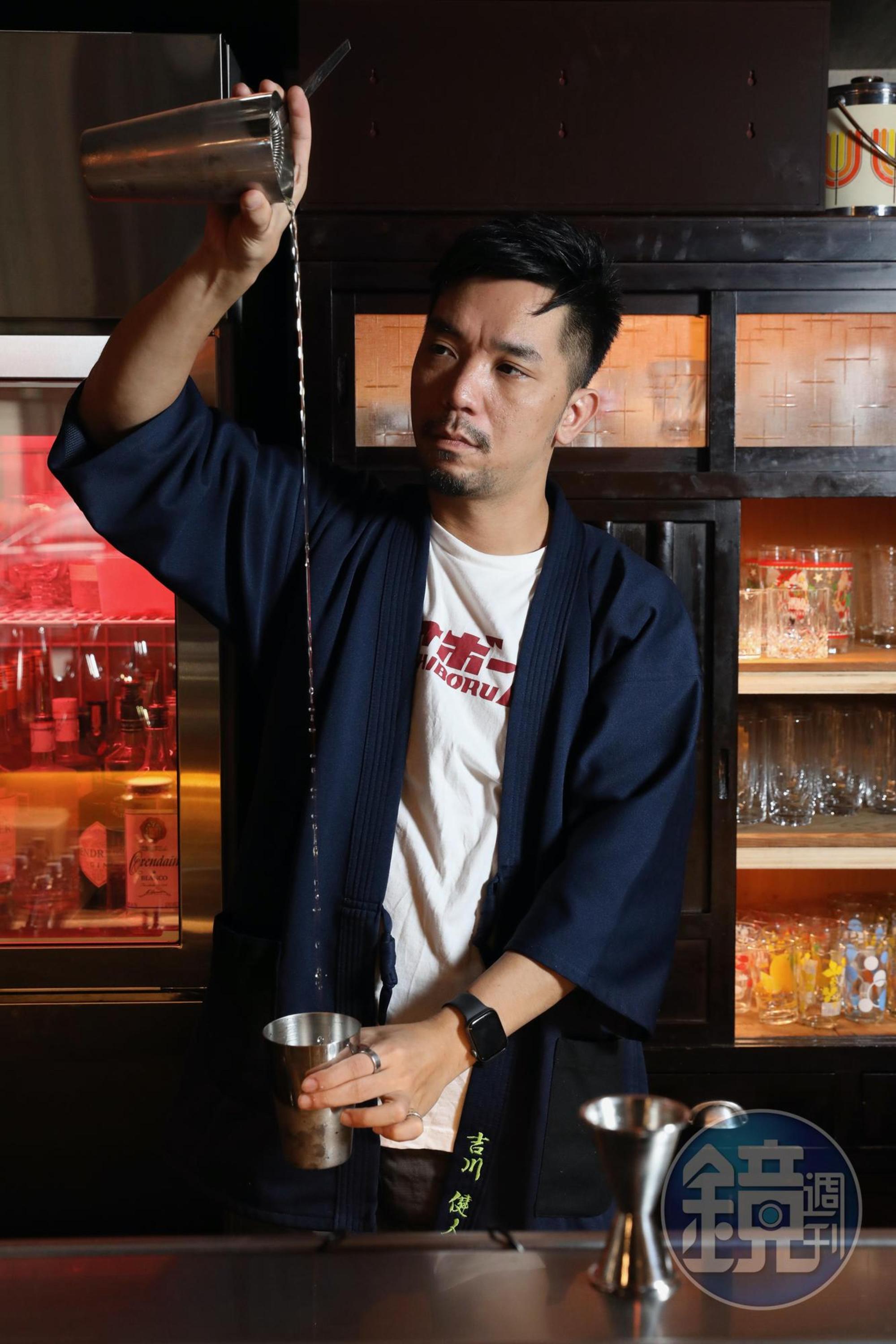 調酒師Lawrence（李金達）擅長製作Gin Fizz、Daiquiri 和酸甜平衡的酒款。