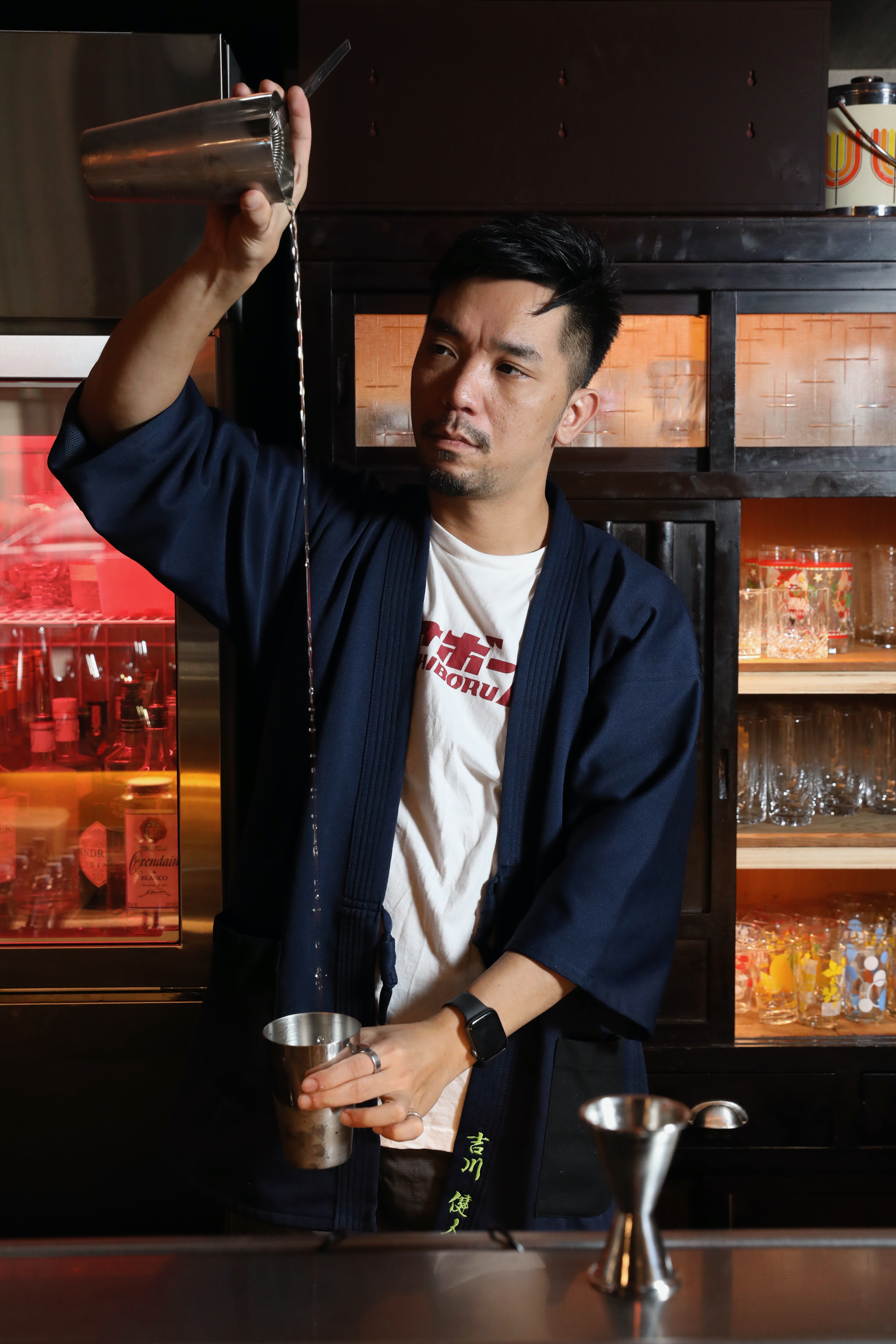 調酒師Lawrence（李金達）擅長製作Gin Fizz、Daiquiri 和酸甜平衡的酒款。