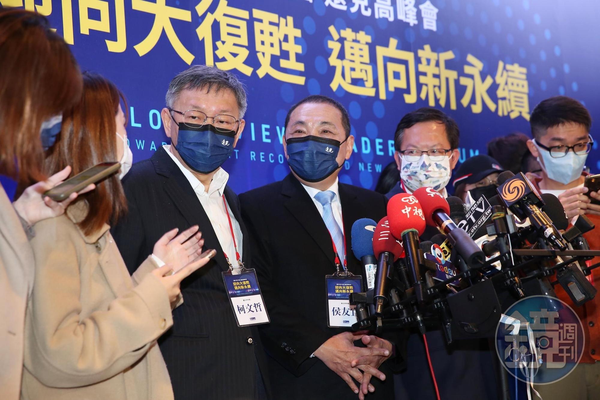 新北市長侯友宜(中)因遲遲未對4大公投案表態,引起國民黨內部不滿甚至發起連署。(本刊資料照)