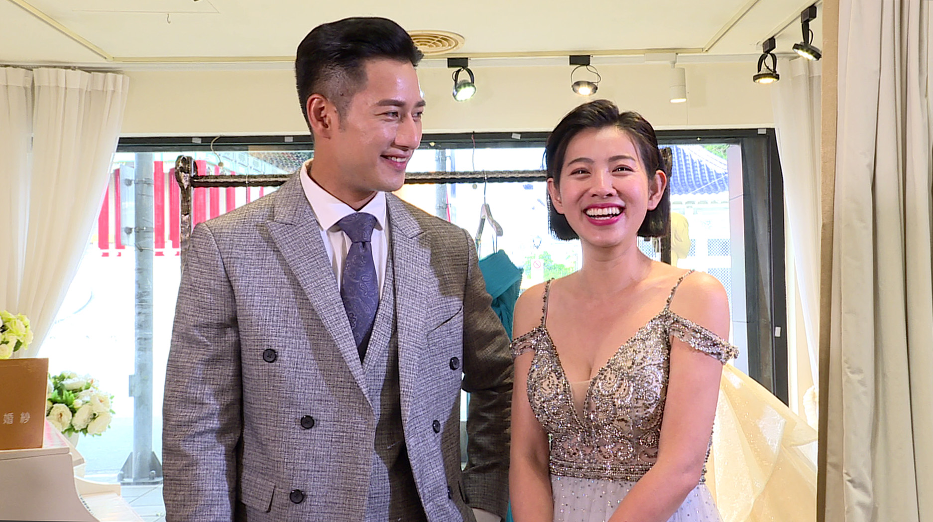 米可白、周孝安為戲穿上婚紗。（台視提供）