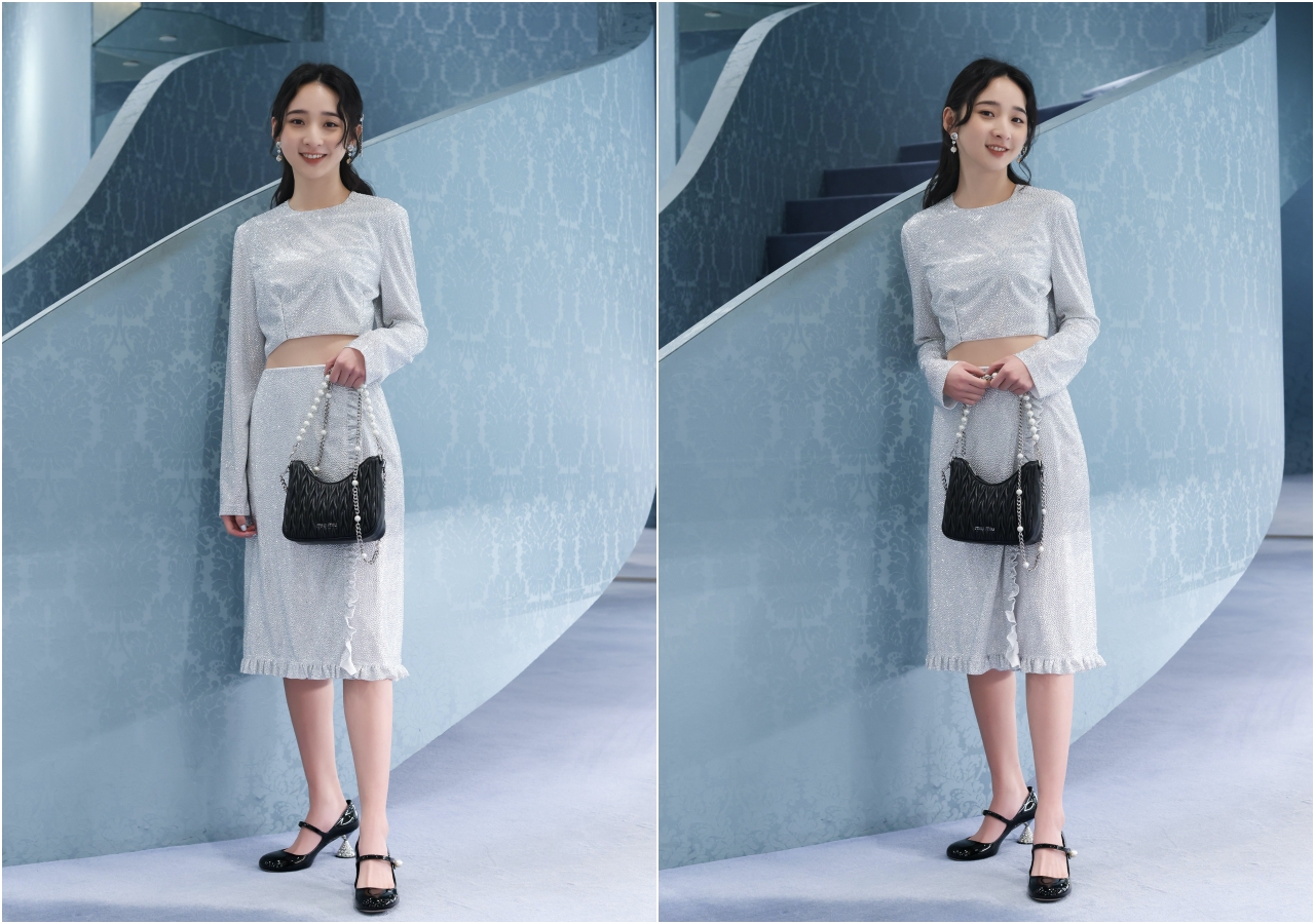 李沐認為自己這一身打扮很像《華燈初上》中的蘇慶儀：水晶綴飾短版上衣NT$105,000、水晶綴飾荷葉滾邊長裙NT$140,000、瑪莉珍漆皮高跟鞋NT$36,000、Matelassé皮革手提肩背包NT$52,000。（MIU MIU提供）