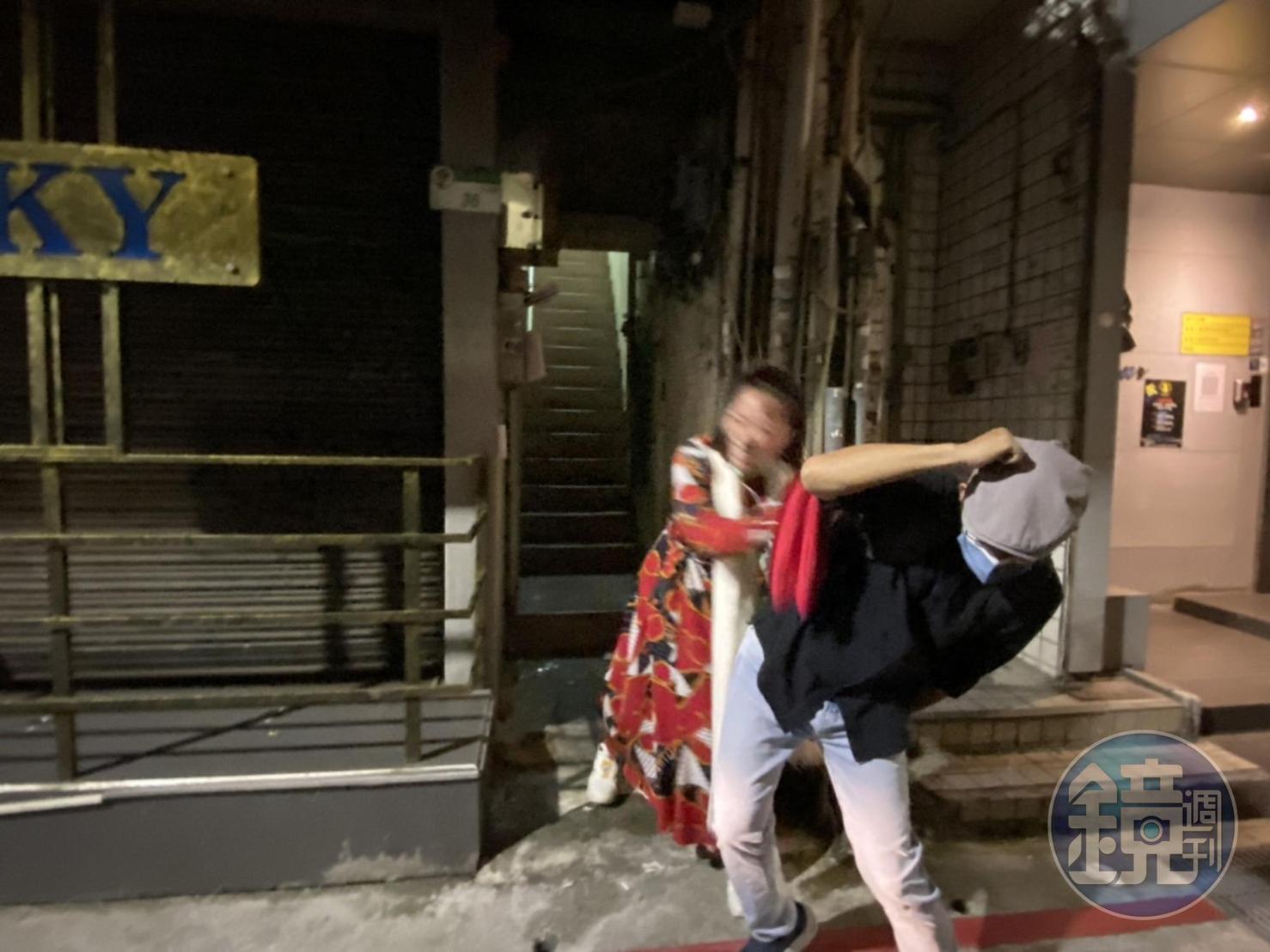 席耶娜特別還原拍攝畫面。