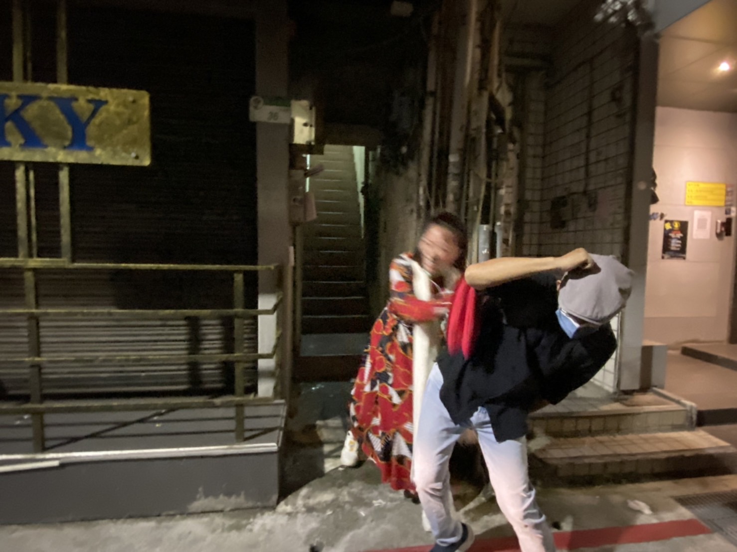 席耶娜特別還原拍攝畫面。