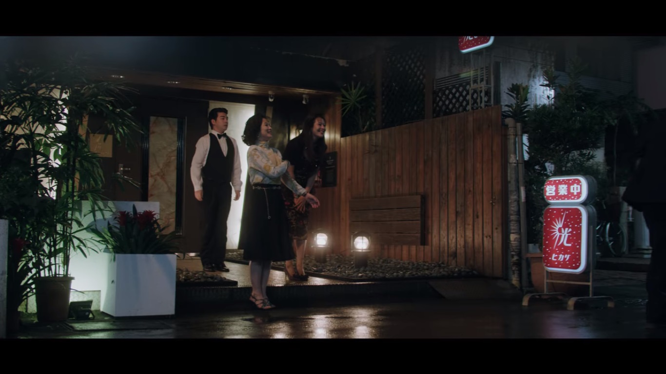 劇中酒店「光」的門口場景,也選在林森北路。(翻攝自Netflix)