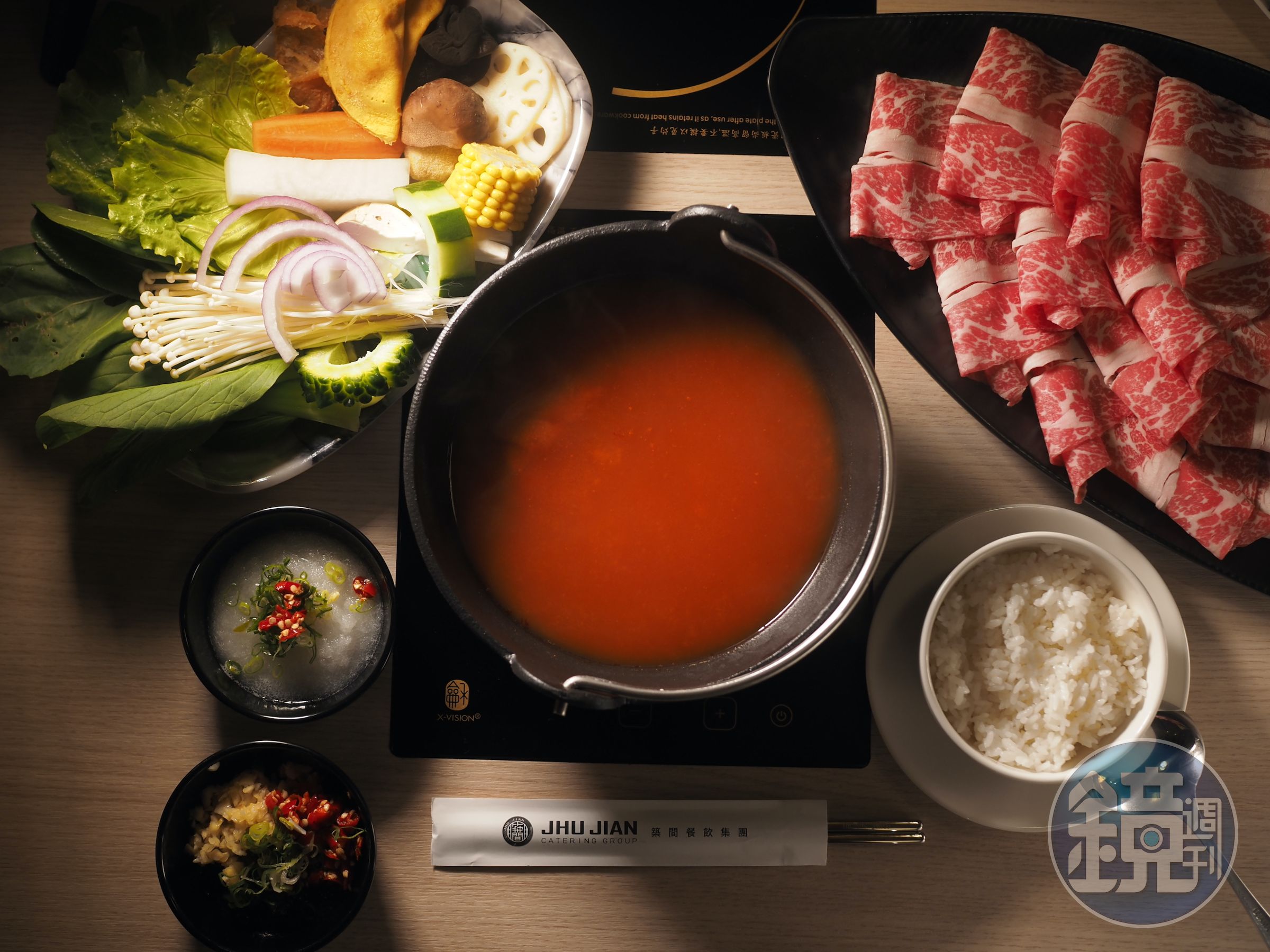 冬季限定的「日本九州辛味噌」湯頭（湯底費40元）甘鹹帶點微辣，與肉類是絕配。