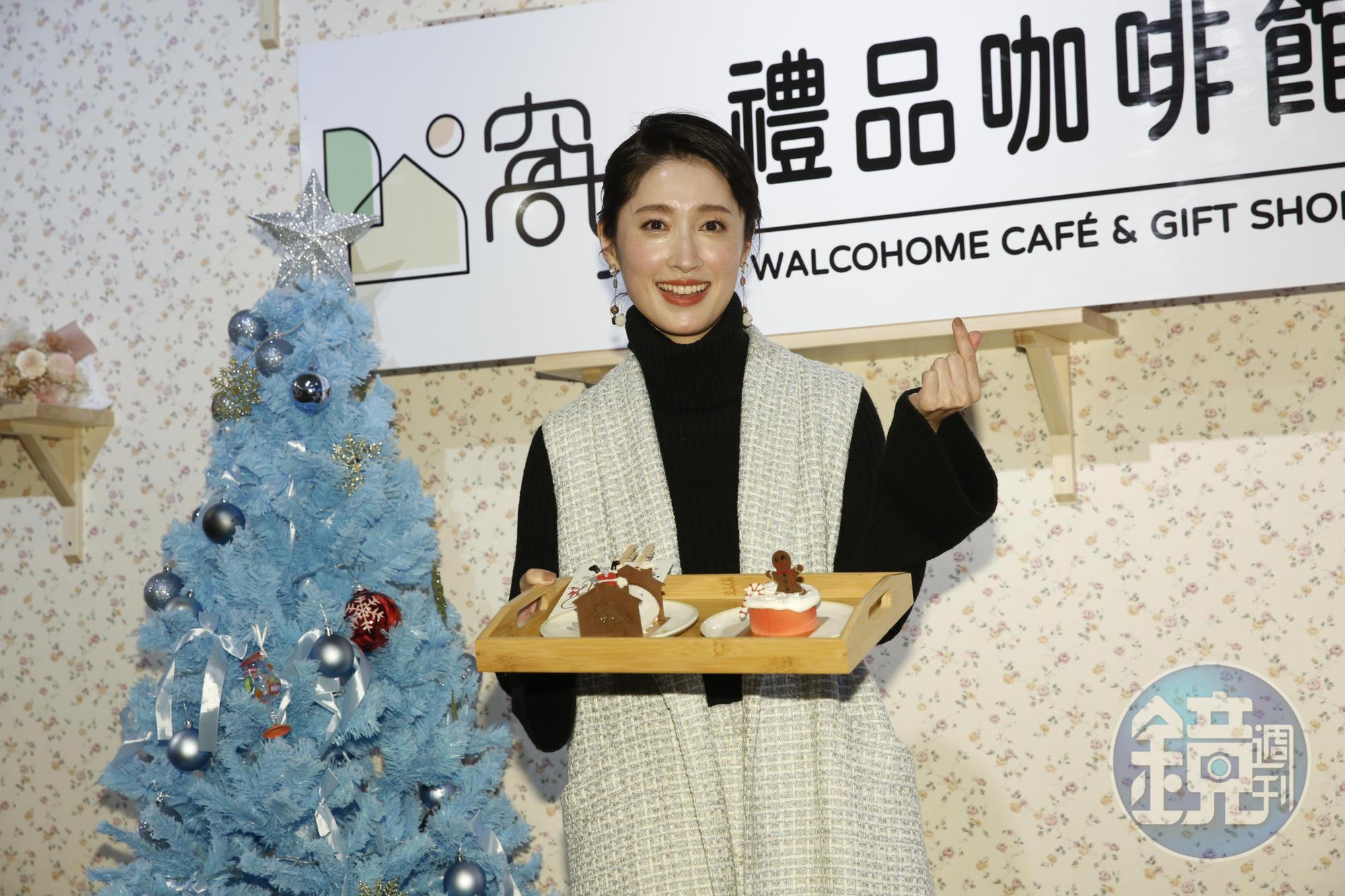  田中千繪為咖啡店剪綵，也品嚐店內的咖啡及餐點，店內布置與餐點口味令她有置身日本小店的感覺。