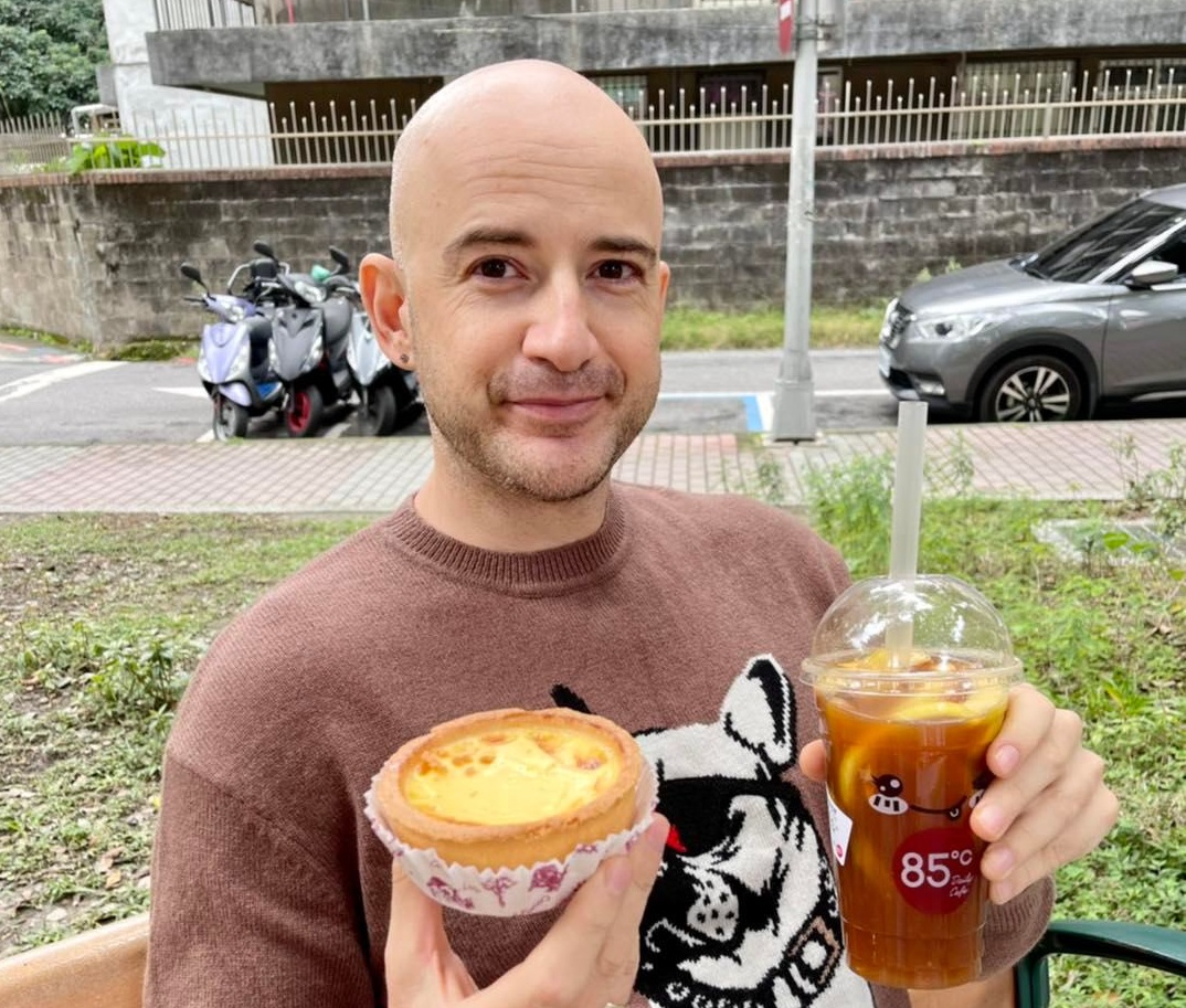 台灣女婿吳鳳認為邦交不代表一切，台灣如果繼續顧好經濟發展跟吸引力的話，世界上永遠有一個好地位。（翻攝自吳鳳 Rifat臉書）