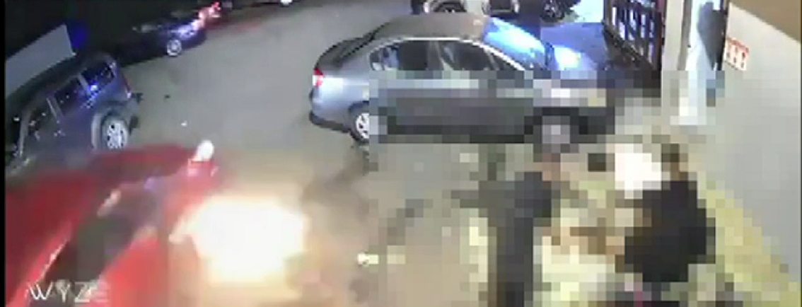 網路瘋傳台中大里黑幫槍戰影片，有4人遭槍擊身亡。（翻攝畫面）