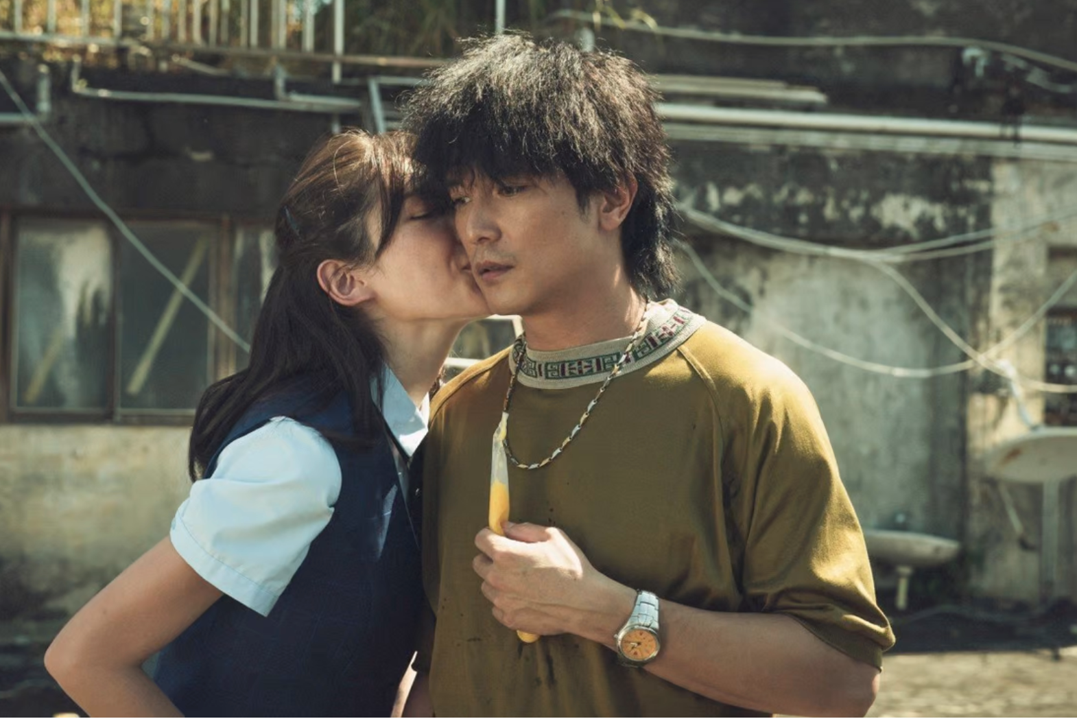 邱澤（右）與許瑋甯（左）合演《當男人戀愛時》結緣，最終假戲真做。（索尼提供）