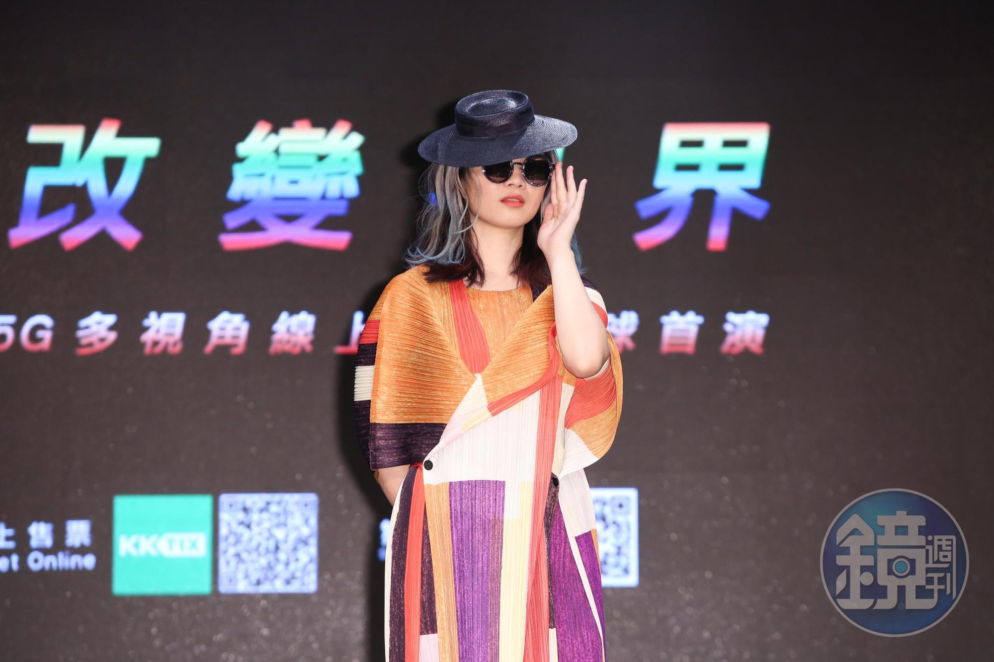 墨鏡加盤帽是第32屆金曲獎最佳新人「?te」的標誌性造型,她除了是歌手,也是醫生。