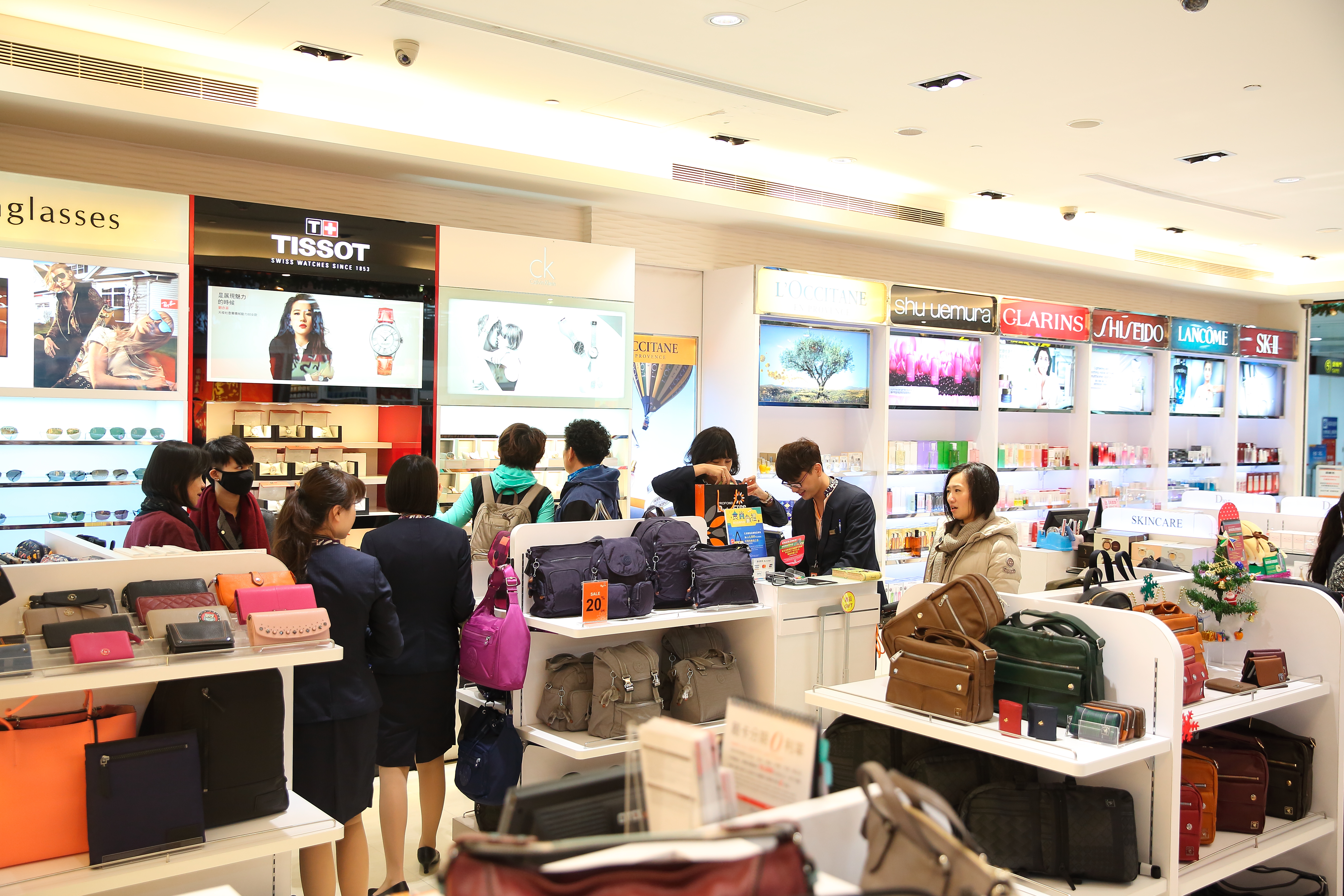 免稅店昇恆昌邀會員捐點數做公益。