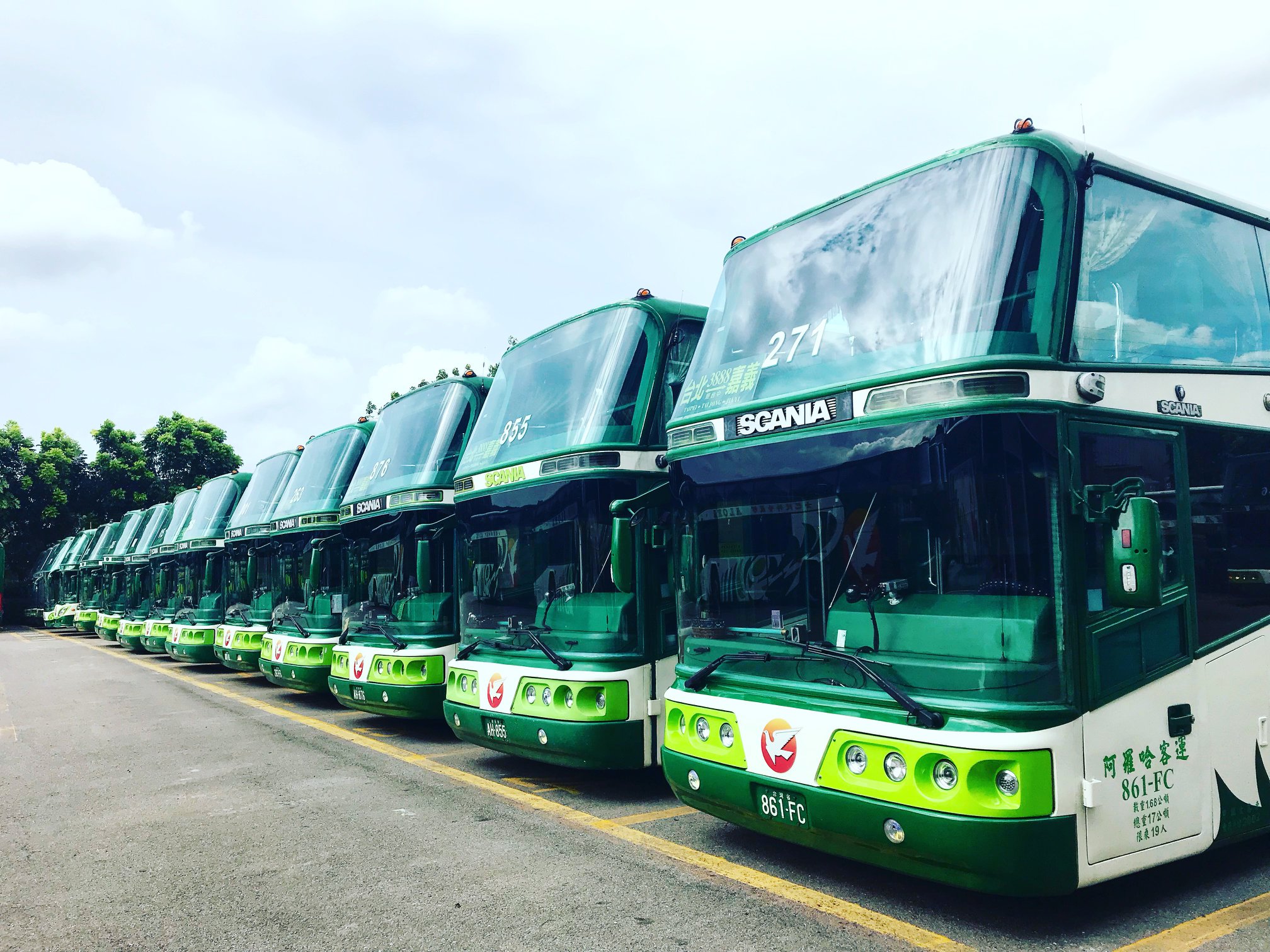 阿羅哈客運原訂在今午夜發出最後末班車，往後停止營運，但在交通部幫助下，確定阿羅哈能夠繼續行駛。（翻攝自阿羅哈臉書粉專）