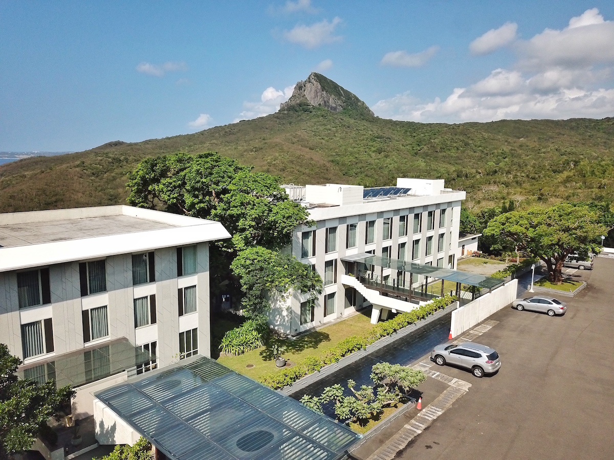 華泰瑞苑位於墾丁國家公園內，坐擁大尖山山景。（華泰瑞苑提供）