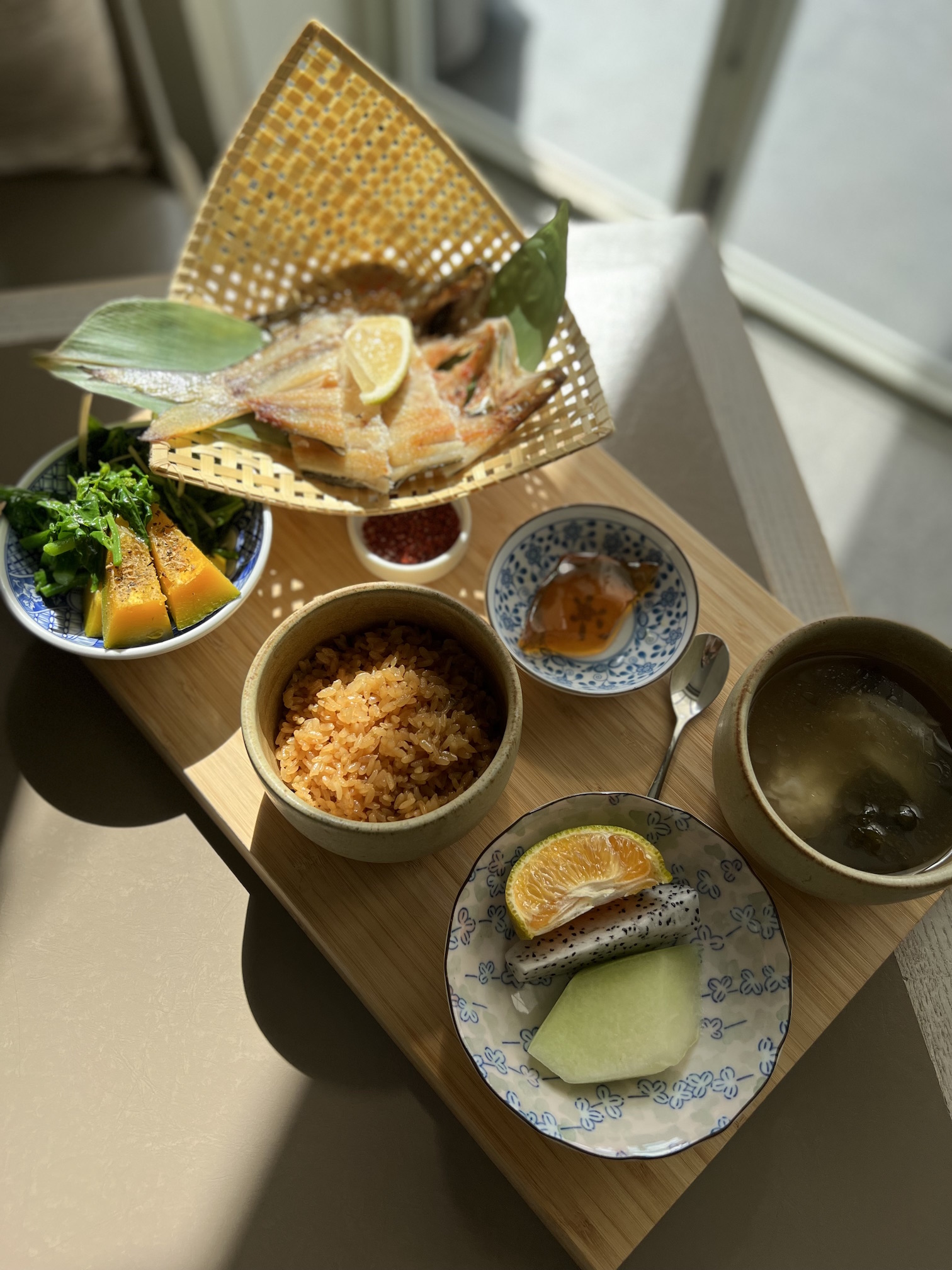 沐餐廳中午限定的「半島風味餐」將屏東的好味道一網打盡。