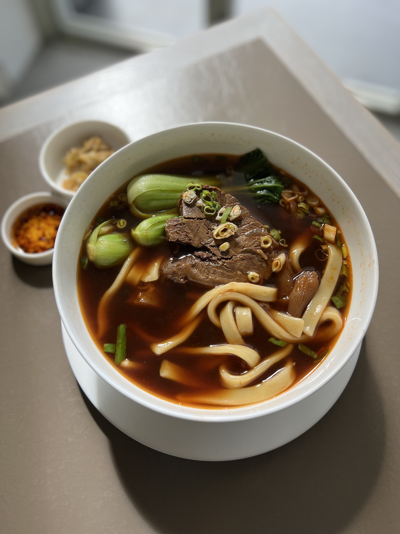 「瑞苑蕃茄牛肉麵」採用台灣牛肉，軟嫩多汁。