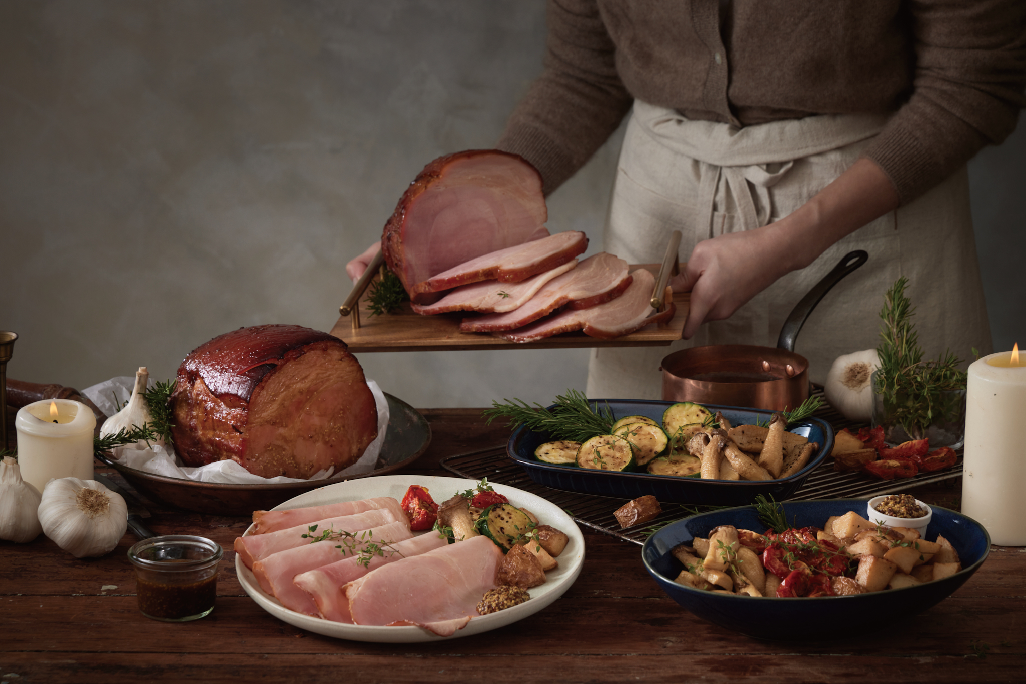 耶誕夜必吃美食爐烤蜜汁火腿，工序繁複得以吮指美味。（肉RÒU BY T-HAM提供）