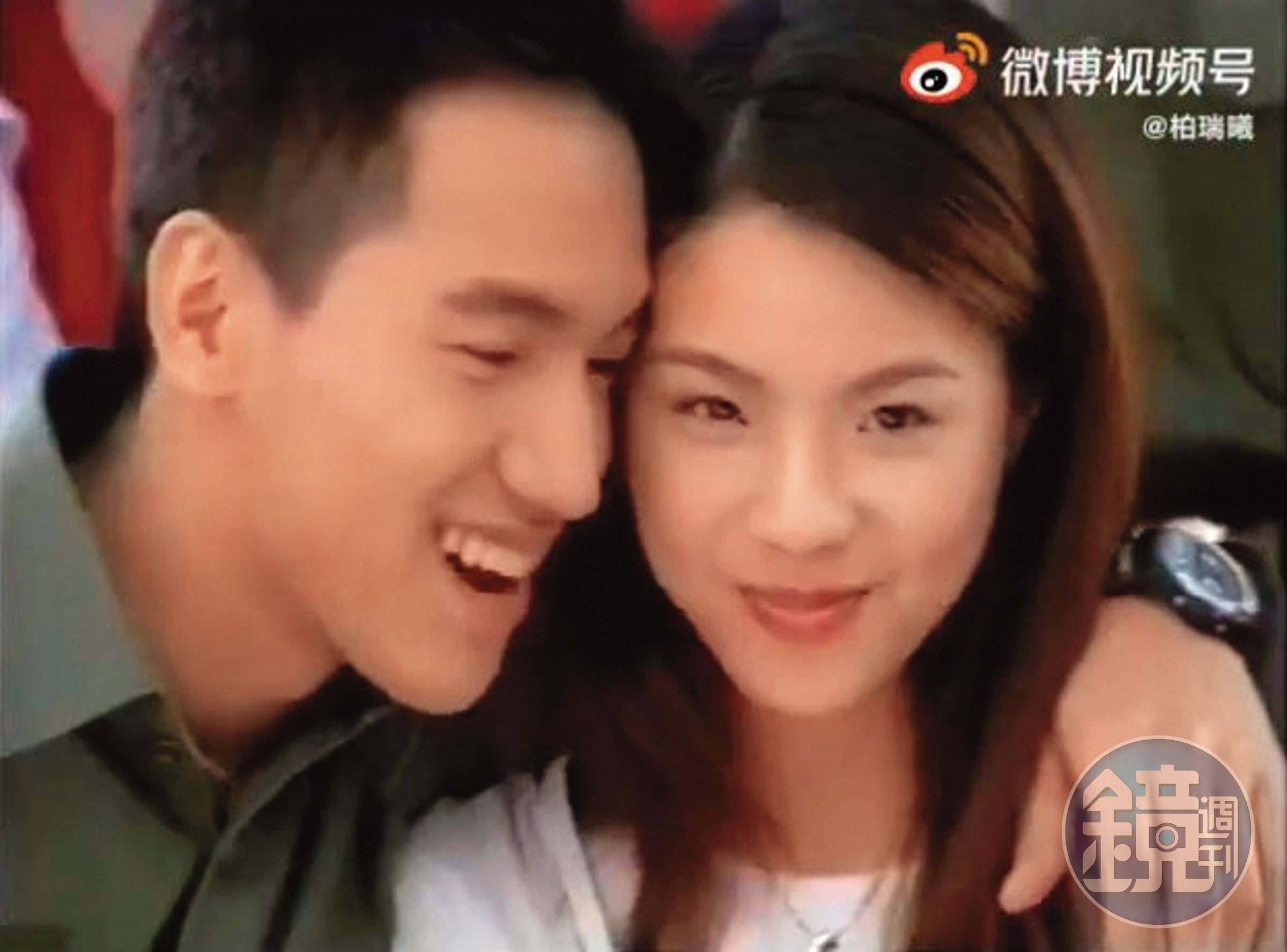 曾合作拍過口香糖廣告，也因此婷婷一度和言承旭（左）傳出緋聞。（翻攝自柏瑞曦微博）