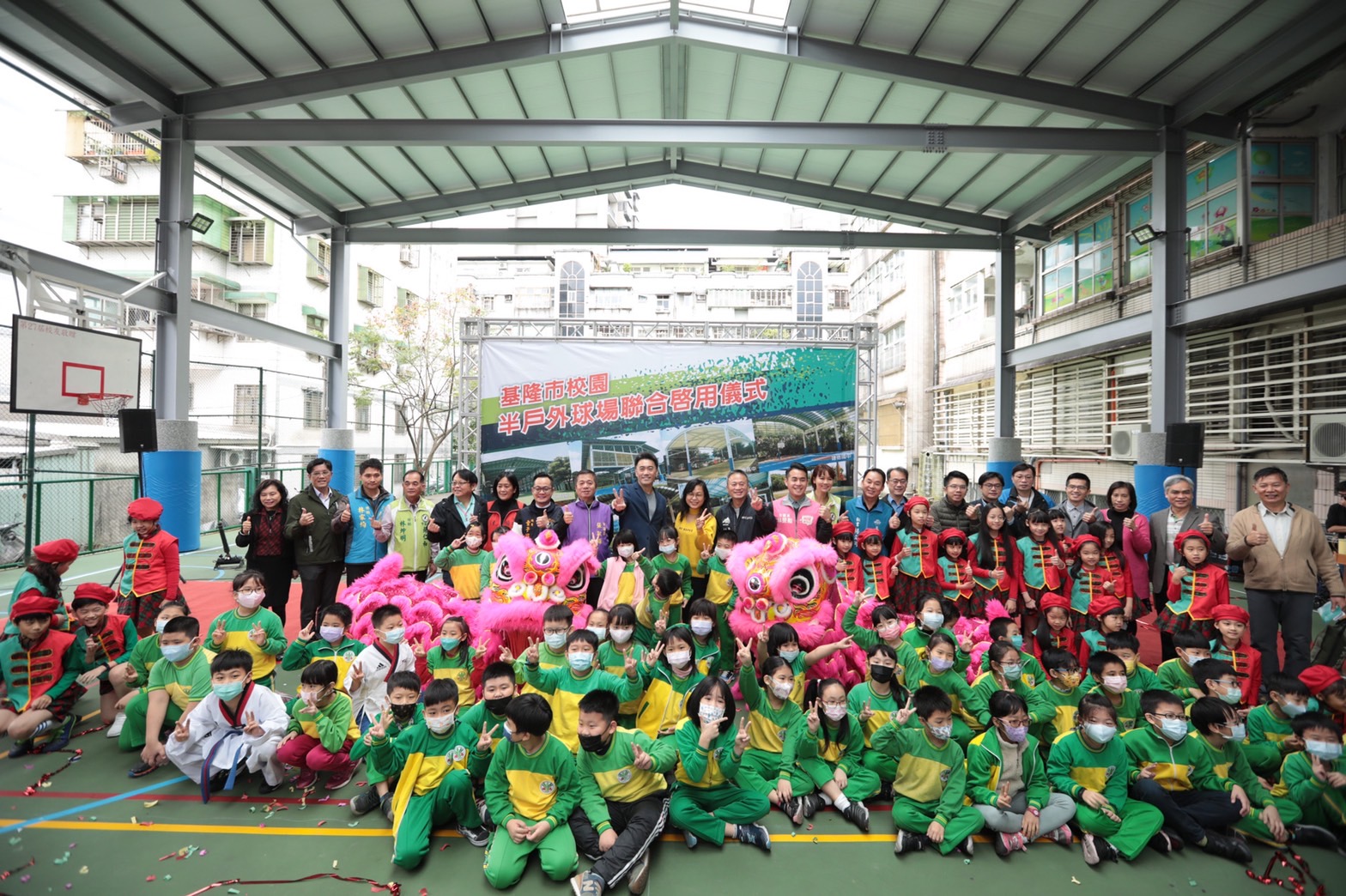 基隆市校園半戶外球場,累計達22座,雨天也能上體育課。(基隆市政府提供)