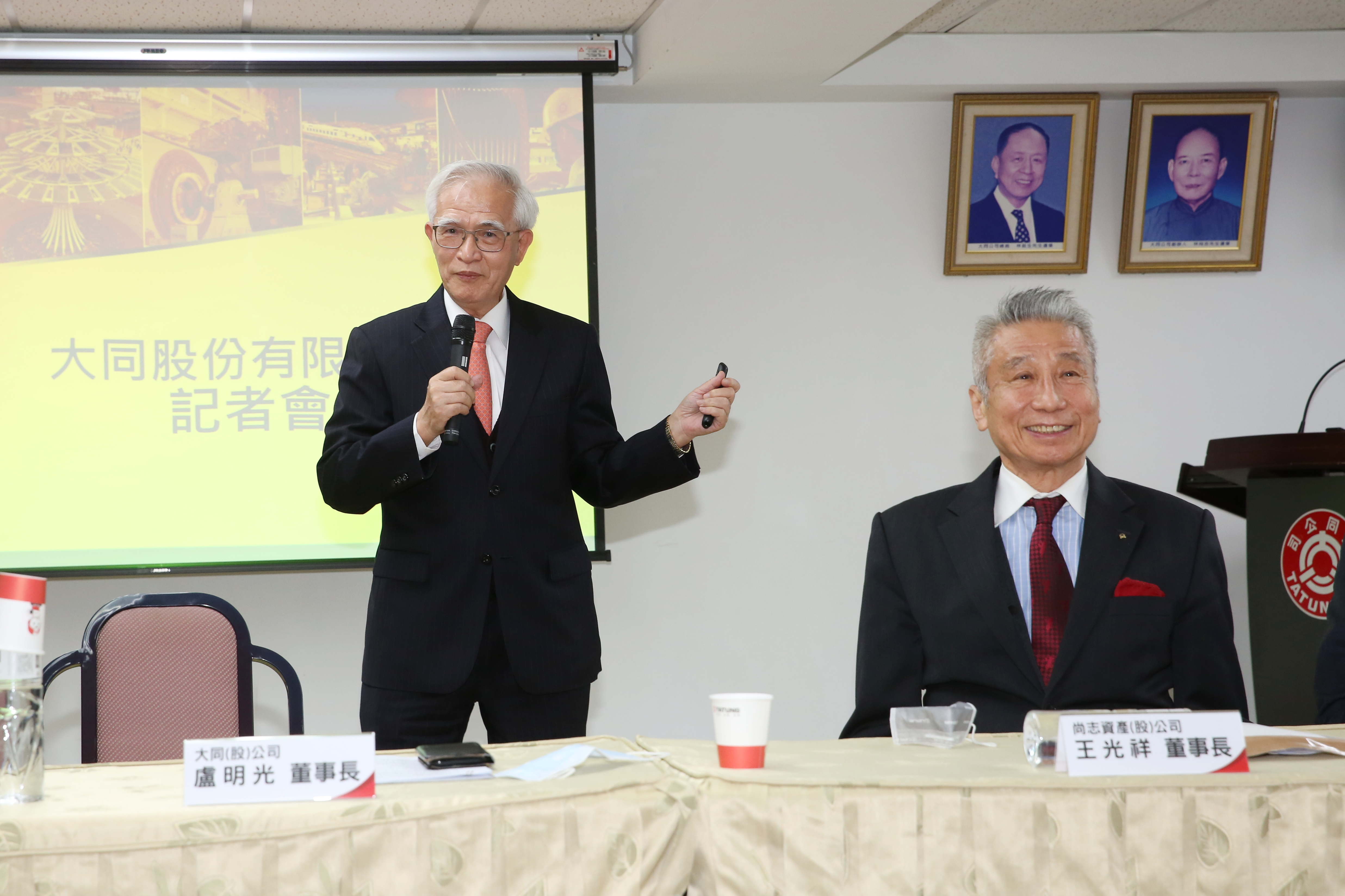 盧明光、王光祥今日一同出席記者會，宣布人事異動的消息。