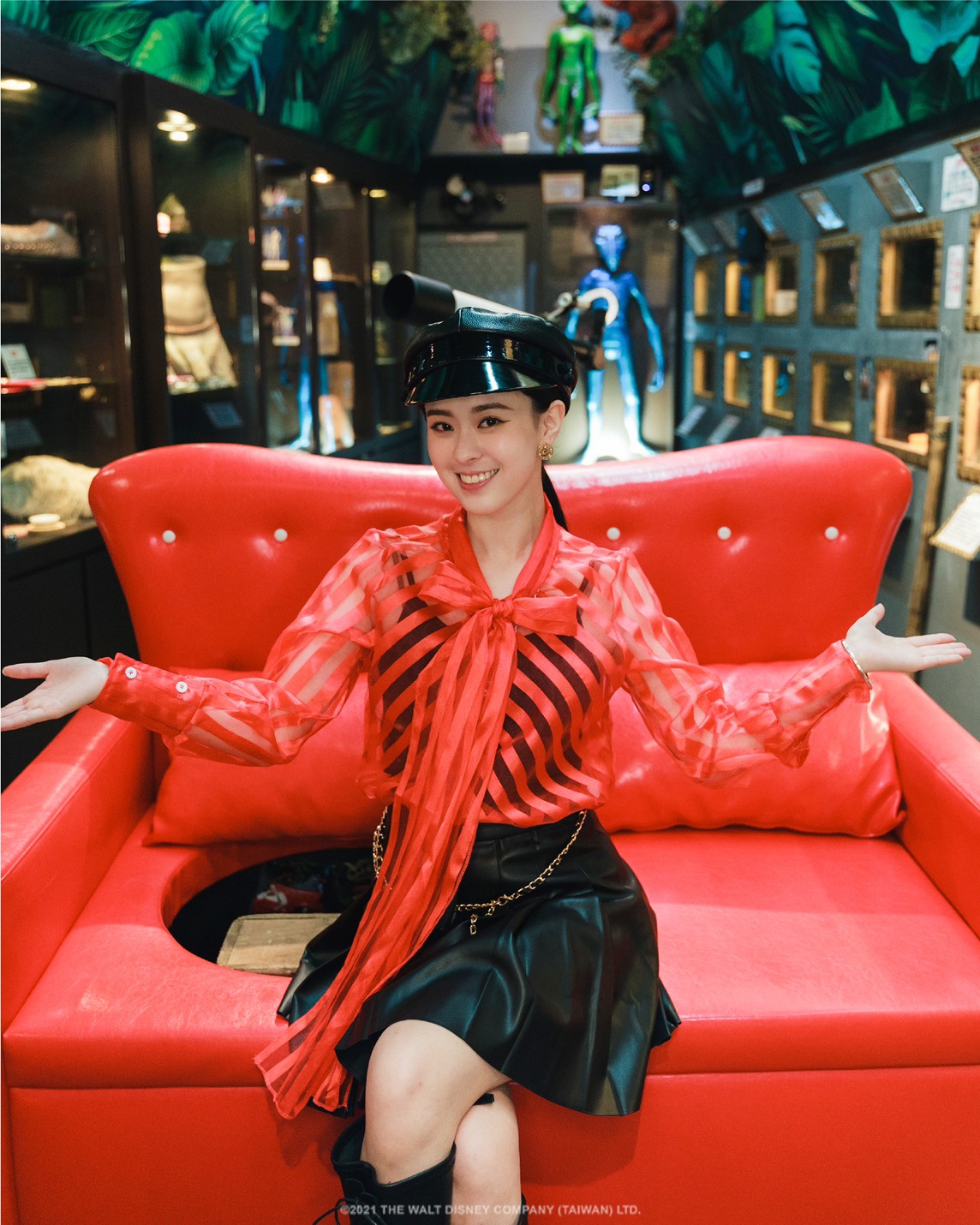 邱偲琹在劇中經營一家奇特的博物館。（衛視中文台提供）
