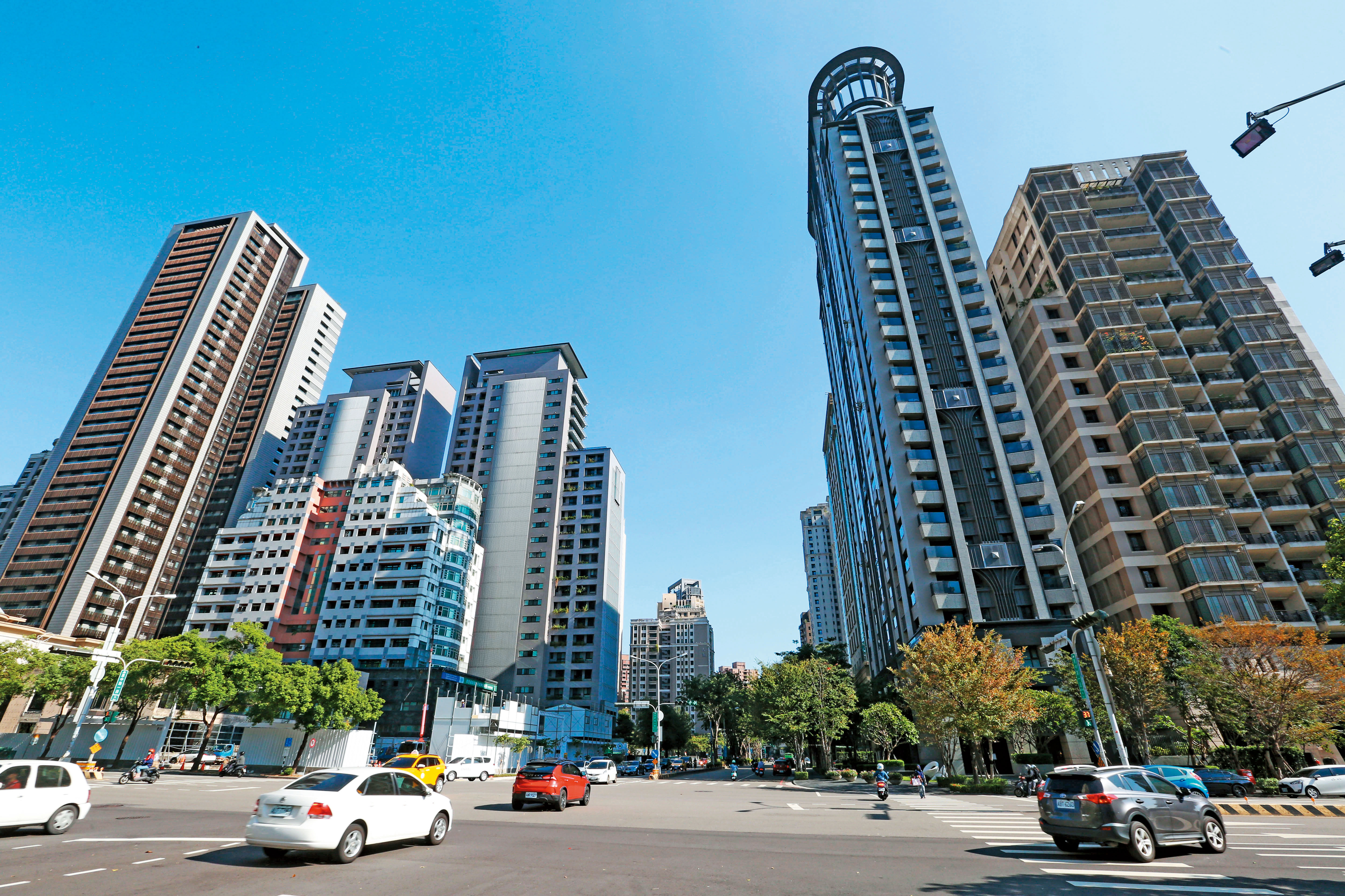 房價高漲引發民怨，六都市長紛紛喊出要施行囤房稅。