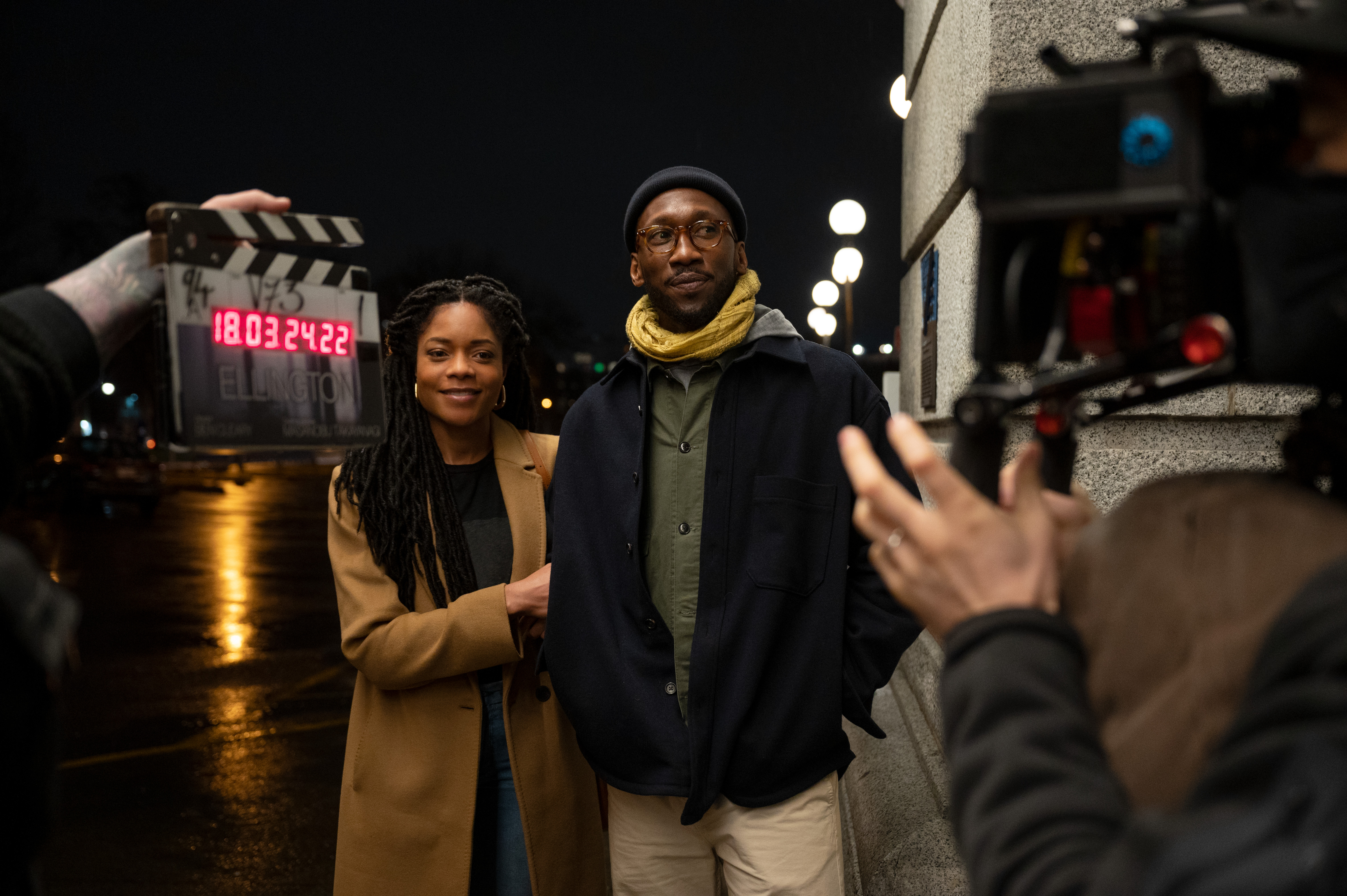 娜歐蜜哈里斯（左）、馬赫夏拉阿里（右）繼《月光下的藍色男孩》，再次合作《天鵝之歌》。（Apple Tv+提供）