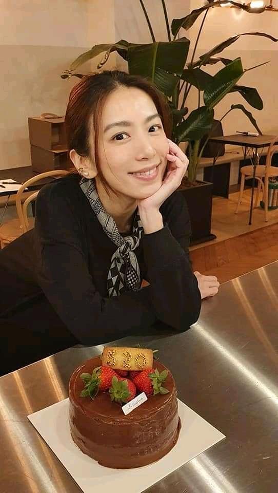 田馥甄偶爾搭捷運出門,即使沒戴口罩也沒被發現。(翻攝自田馥甄臉書)