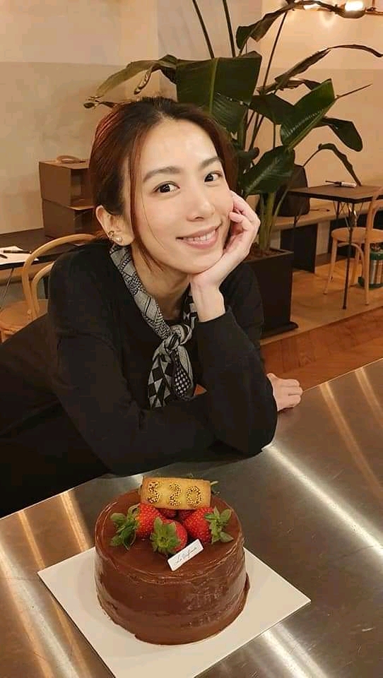 田馥甄偶爾搭捷運出門,即使沒戴口罩也沒被發現。(翻攝自田馥甄臉書)