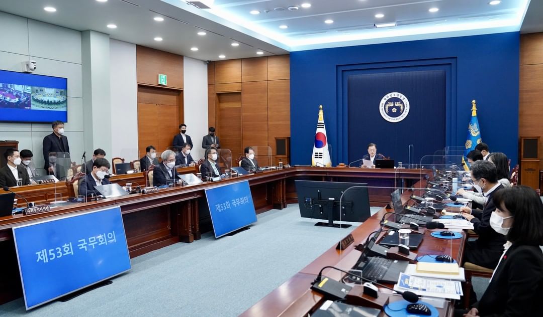 南韓總統文在寅7日呼籲民眾一起團結抗疫，並儘速施打疫苗預防病毒傳播。（翻攝自文在寅Instagram）