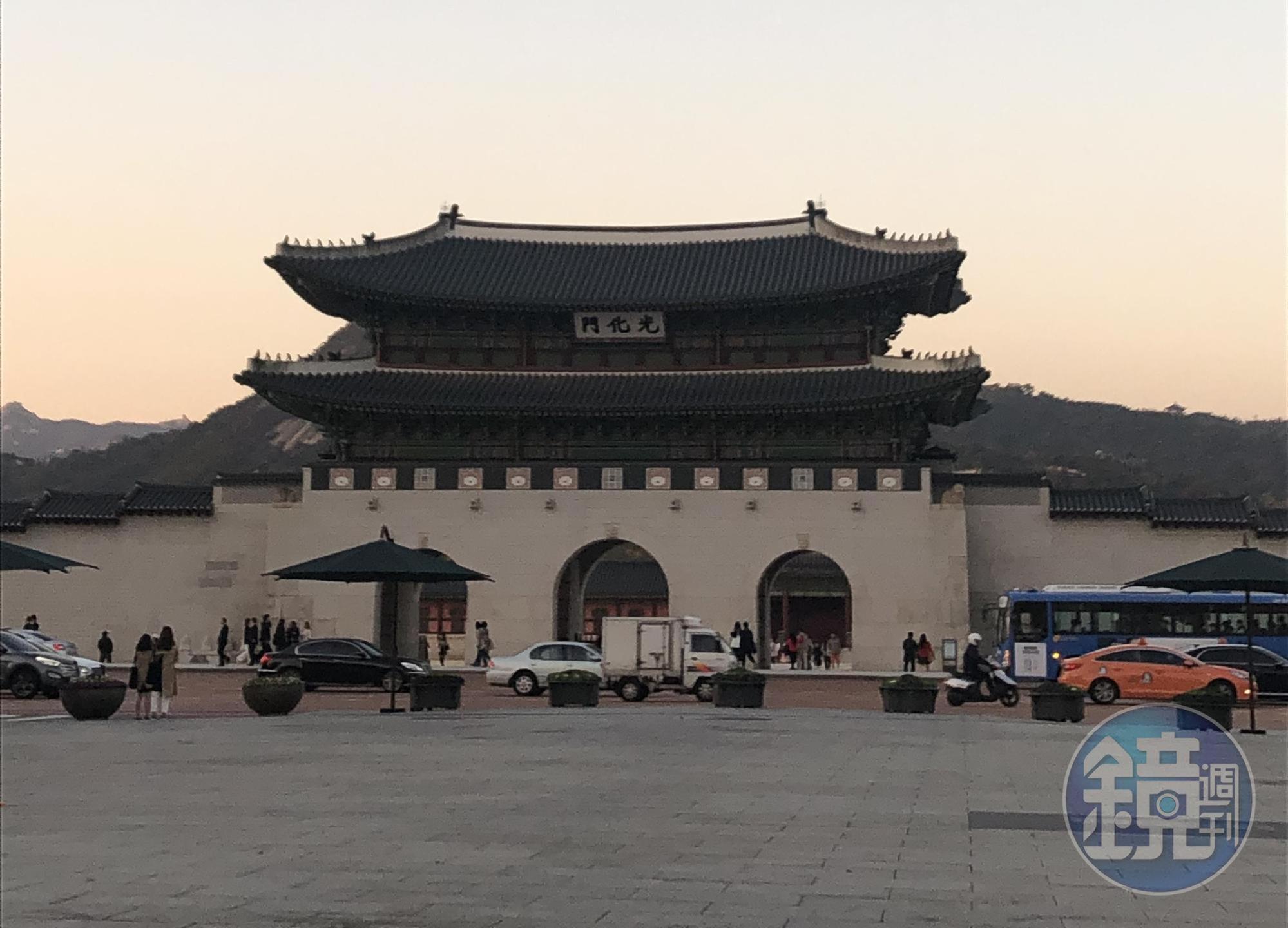 首爾疫情相當嚴峻,除了大量的確診個案以外,醫療系統已不堪負荷;示意圖,圖為首爾光化門廣場。