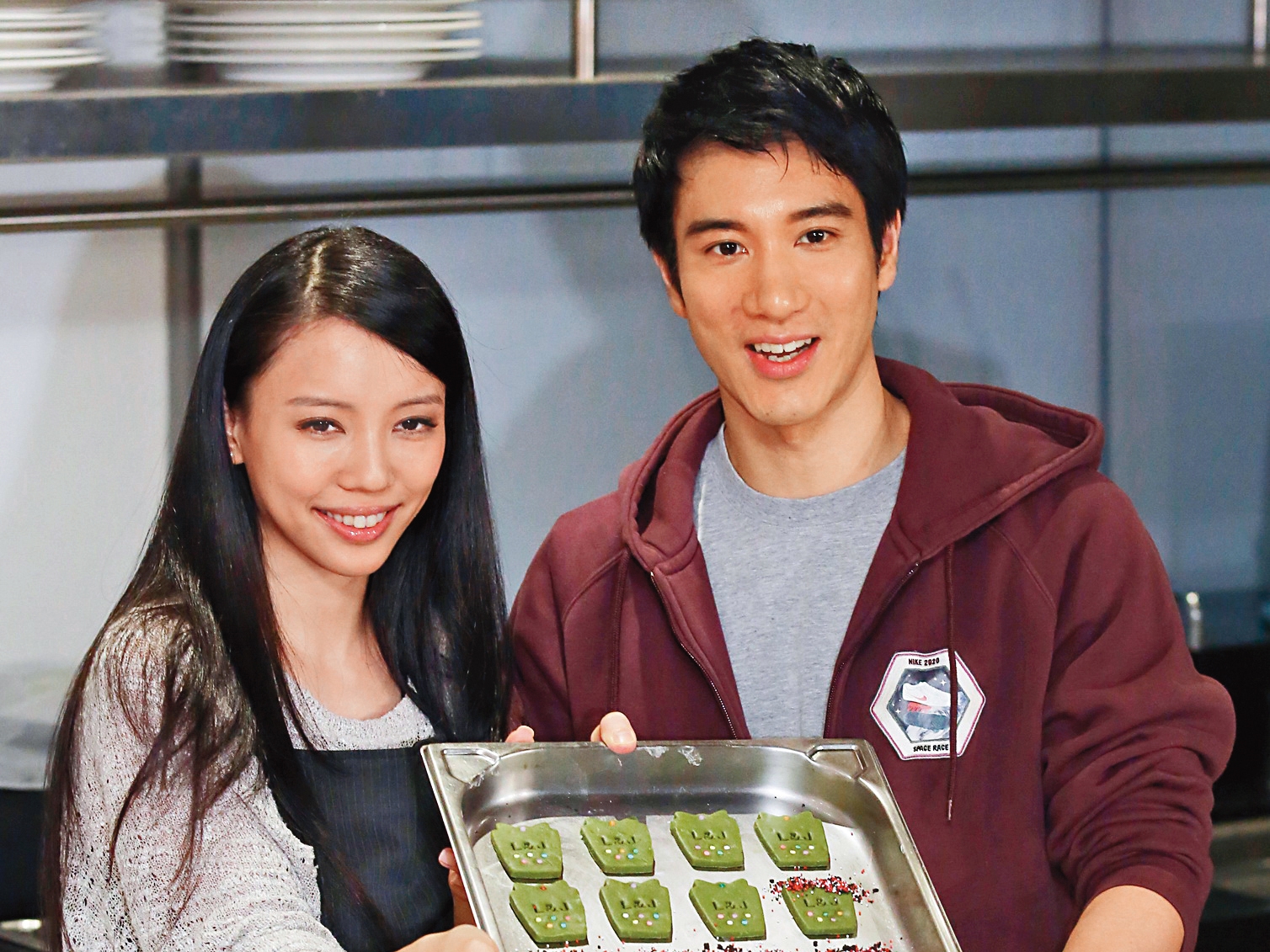 李靚蕾（左）過往經手王力宏（右）的演藝工作時，曾做餅乾送給媒體，展現公關手腕之外，也一度全面接掌經濟大權。