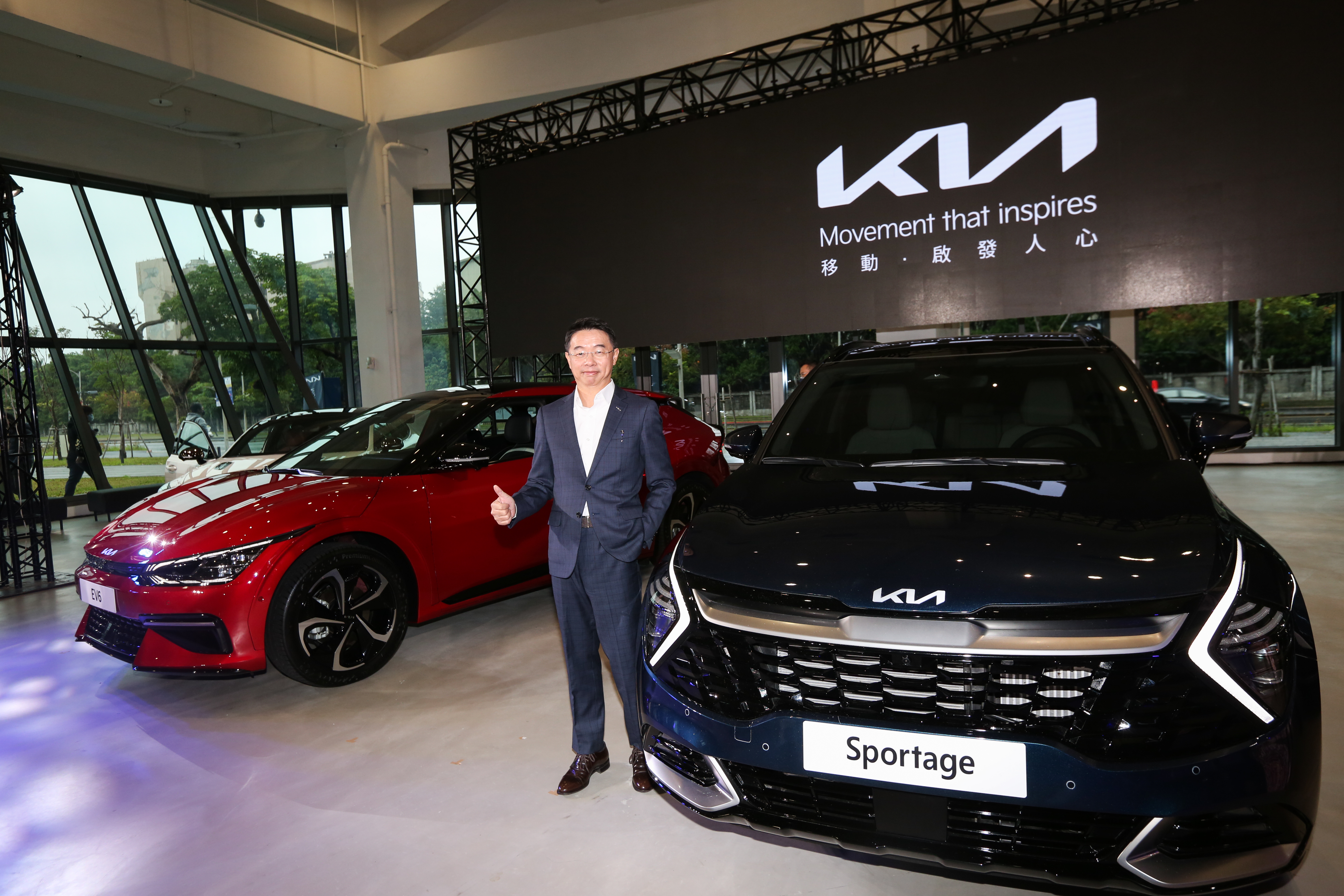 KIA總代理台灣森那美起亞總裁的李昌益現身記者會。