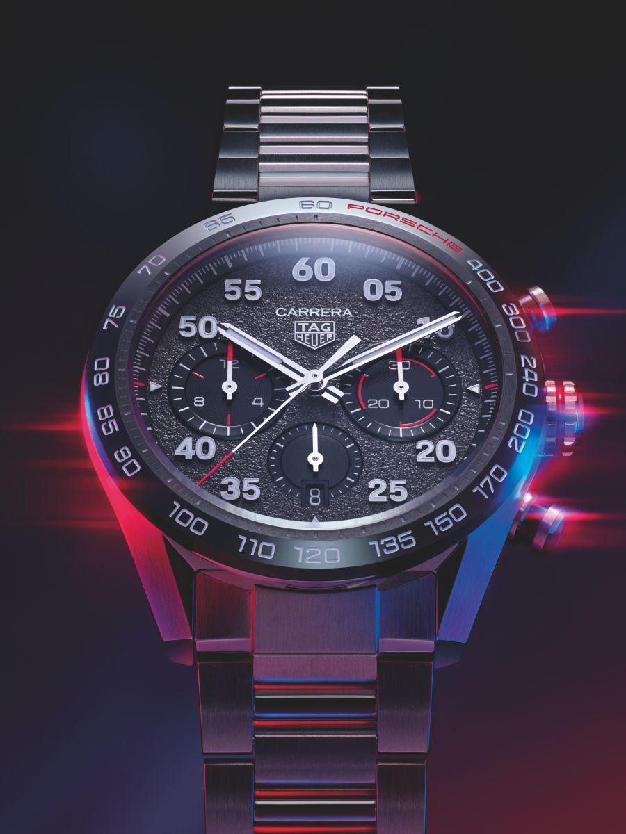 「豪雅 X 保時捷」聯名錶款，定價：約NT$191,800（皮革錶帶）；NT$198,500（精鋼鍊帶）。