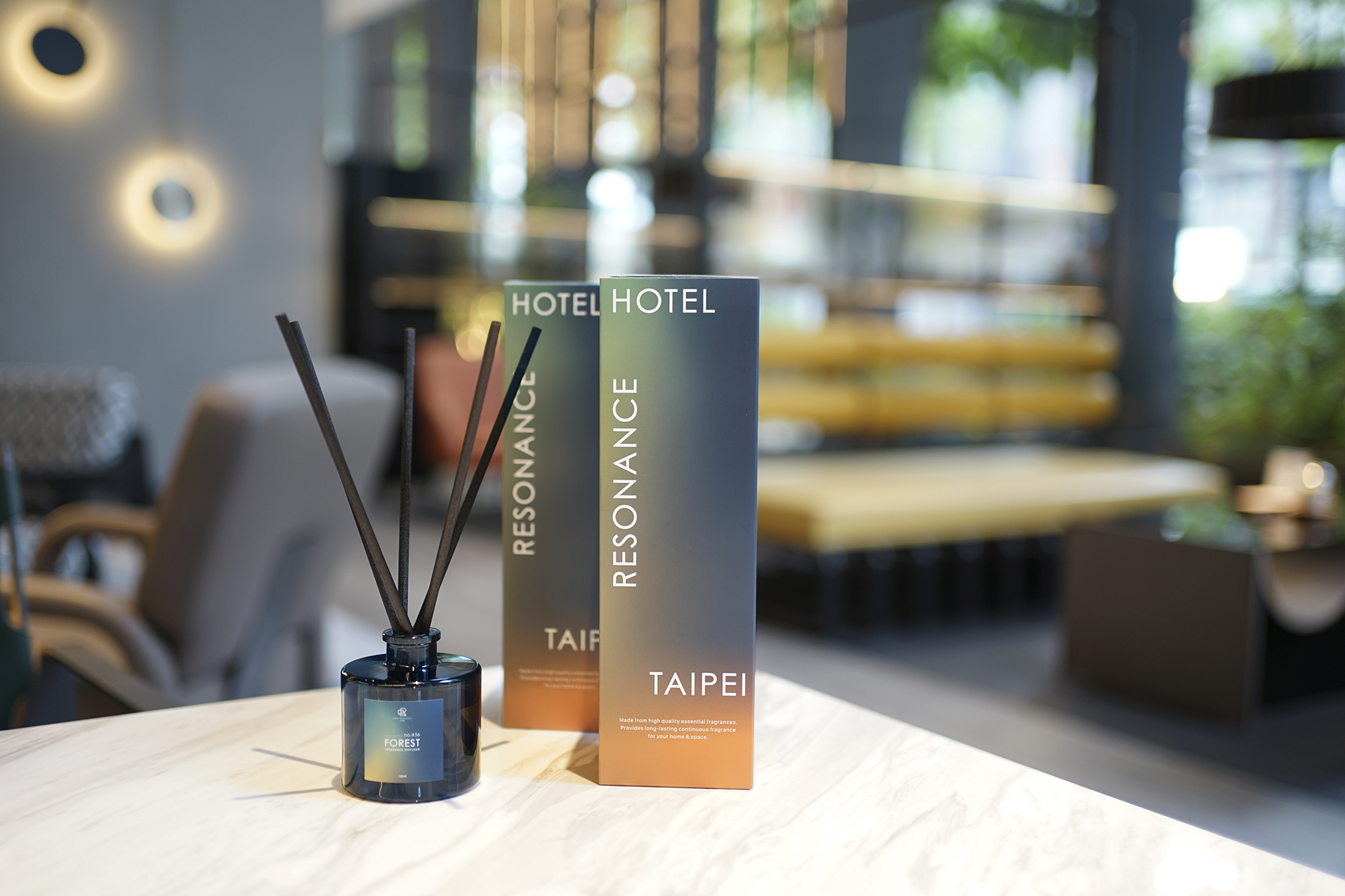 台北時代寓所首度推出品牌香氛「Forest #56」，透過嗅覺要讓客人把寓所的氣味與記憶在離開時一起打包珍藏。（台北時代寓所提供）