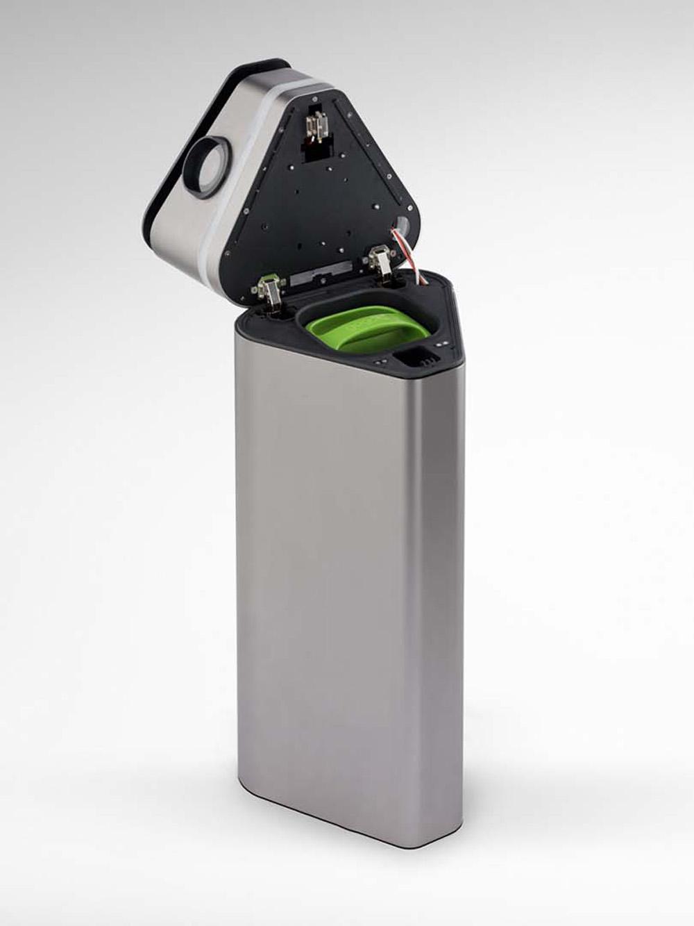 每顆滿電的 Gogoro Network 智慧電池，可提供單一智慧停車柱運行兩週以上所需的電力。