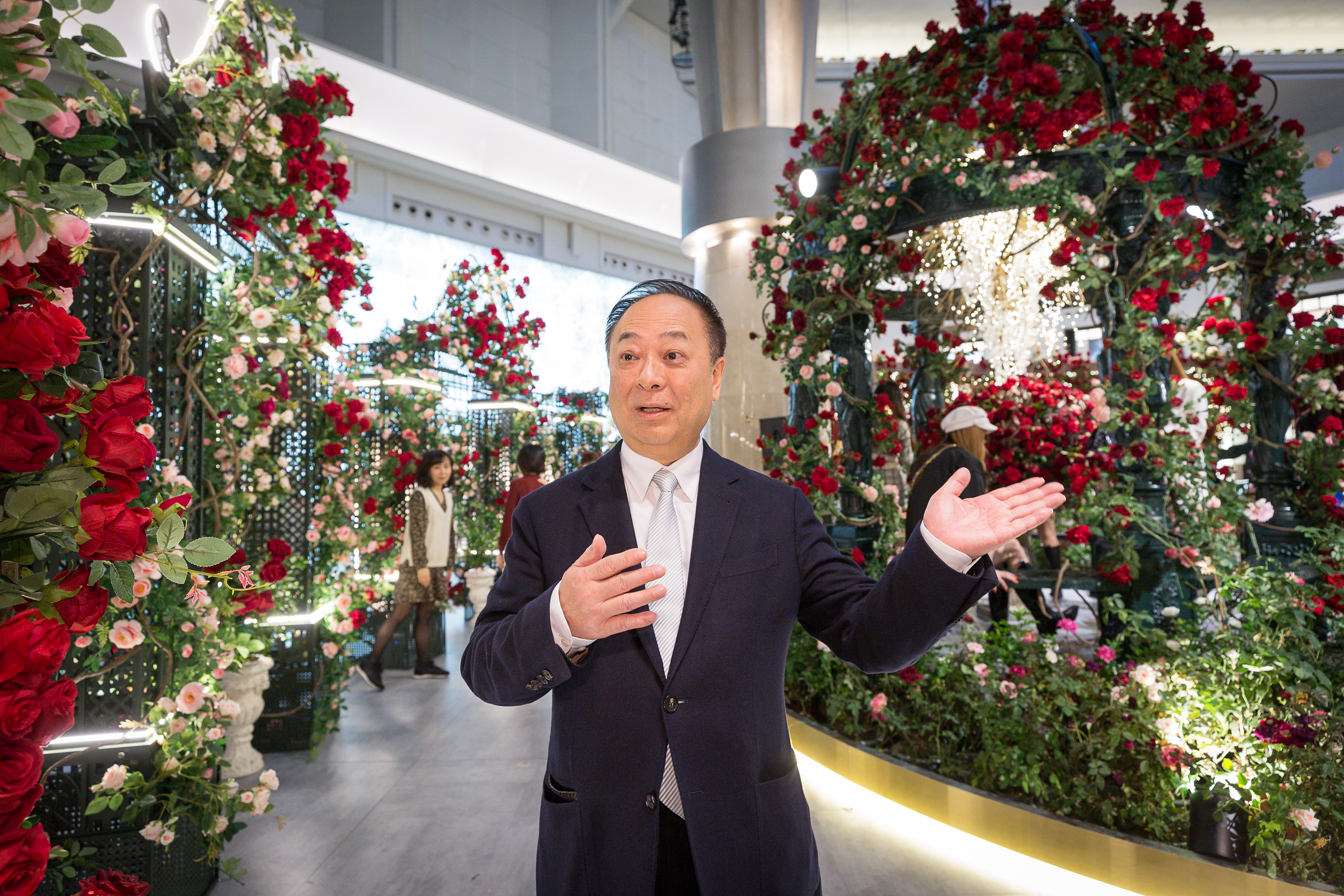 董事長張學舜為感謝醫護人員辛勞，特別在101的四樓「法式莊園」舉辦音樂會，邀請醫護人員與民眾一起參加。