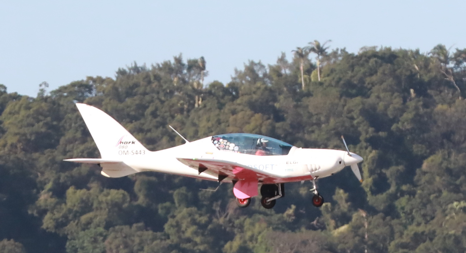 羅瑟福德的飛機降落於台北松山機場。