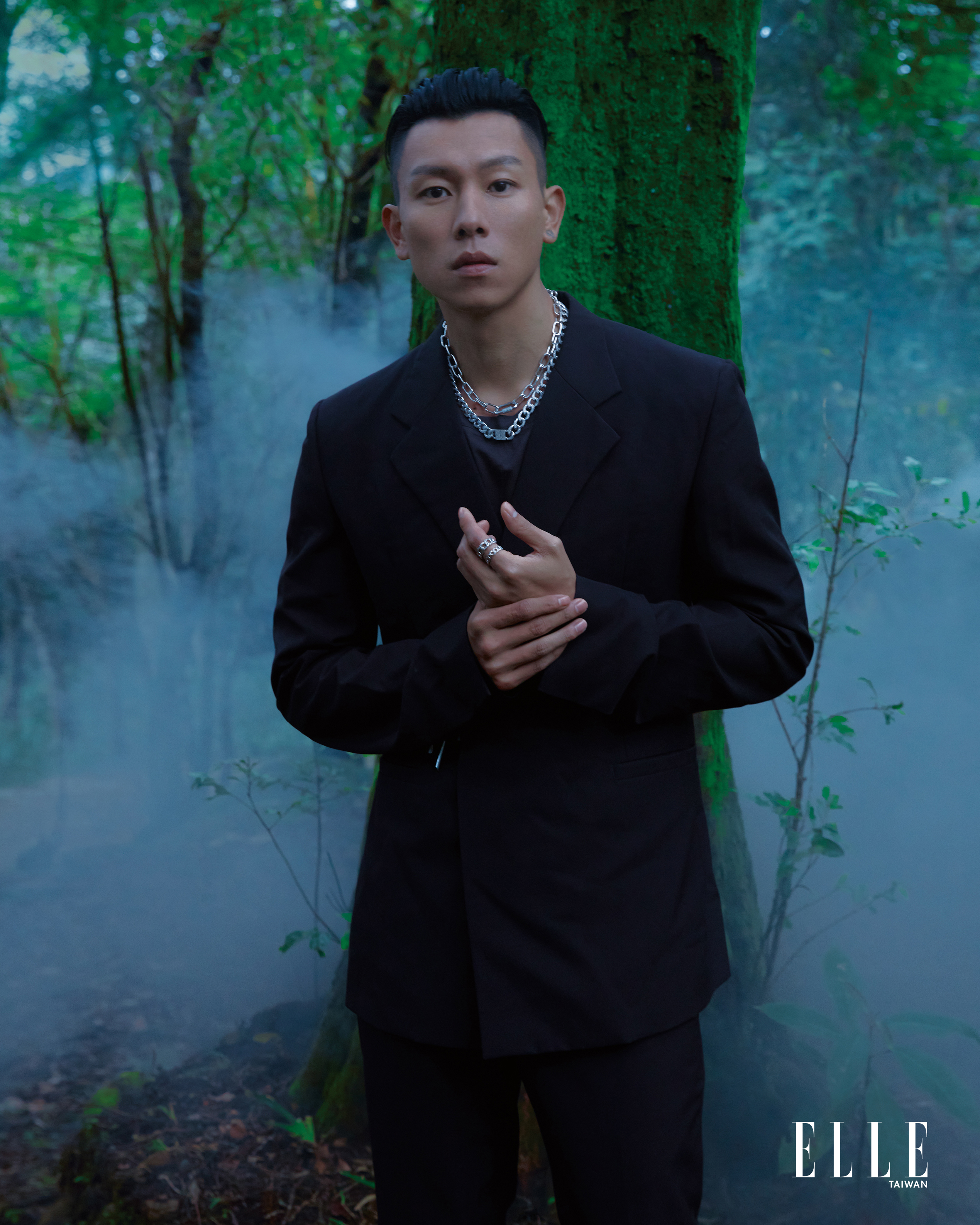 瘦子有很多歌詞本,「我很喜歡手寫,因為手寫歌詞是滿浪漫的事。」(《Elle》國際中文版提供)