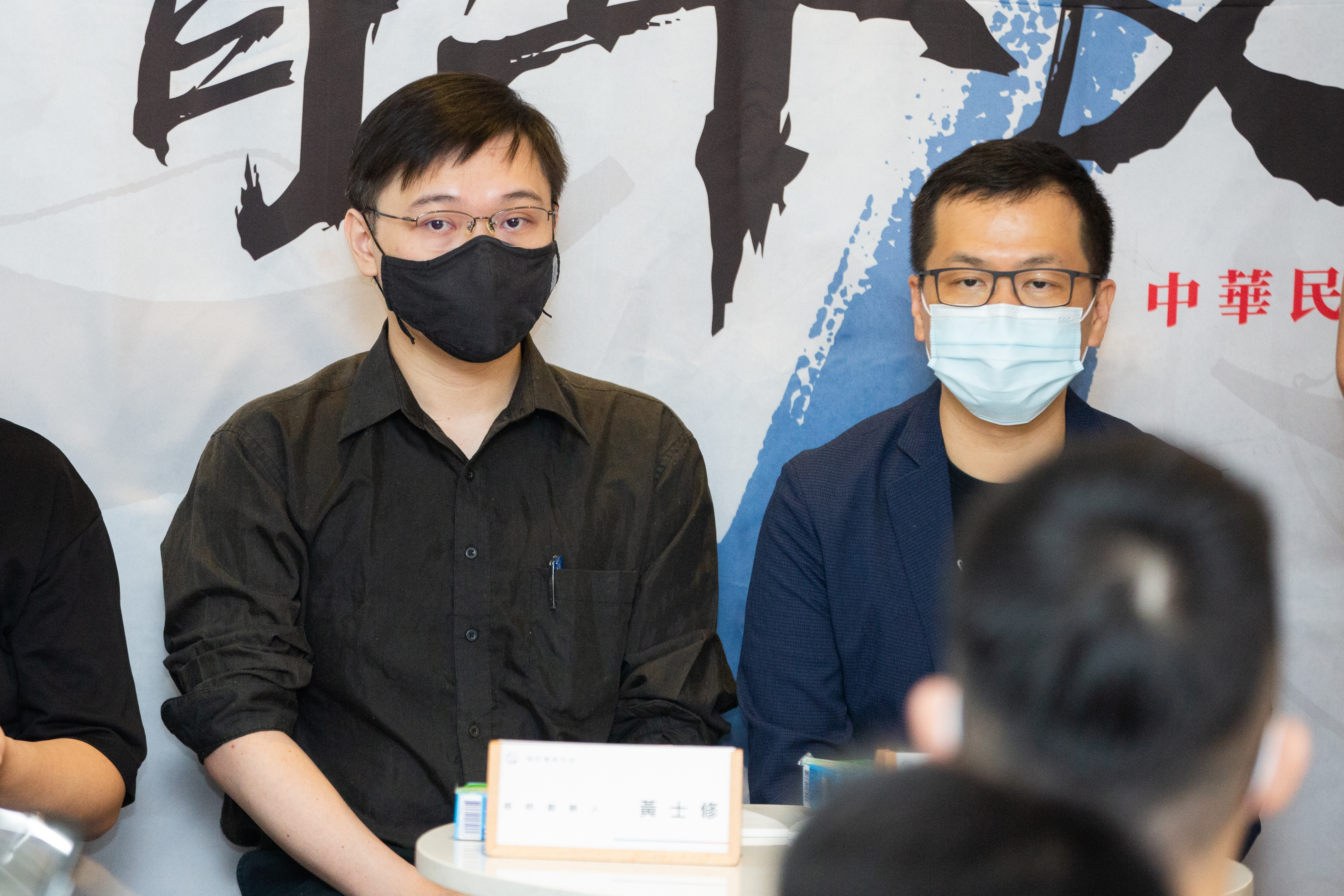 核四公投領銜人黃士修（左）從昨日開始絕食到公投當天結果出爐為止，不過其「犧牲言論」卻引發醫美粉專批評。（本刊資料照）