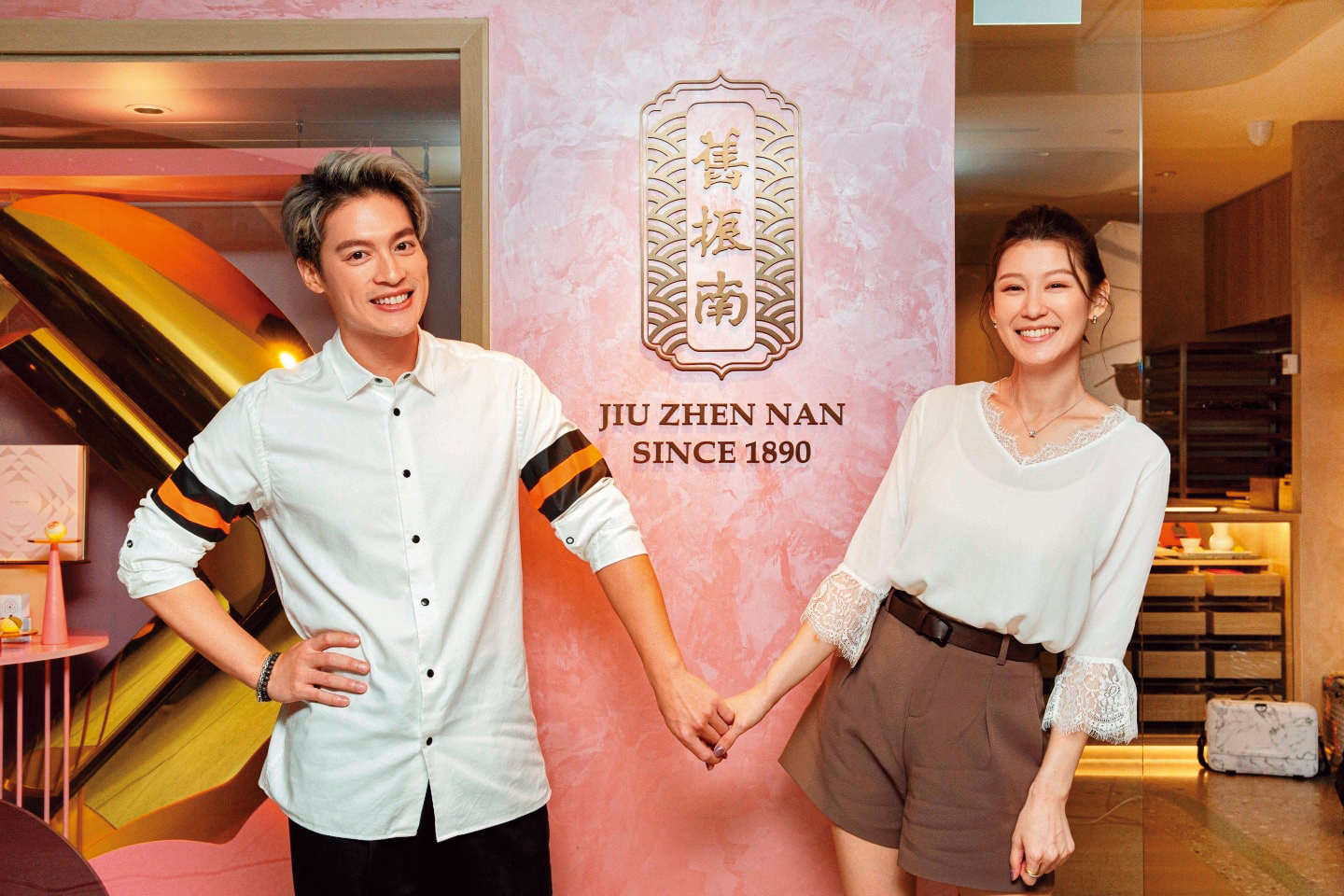 許孟哲求婚時的鑽戒是外婆傳給許孟哲媽媽的傳家寶，許媽媽特地讓許孟哲以這只婚戒拿去求婚，深深感動趙孟姿。（許孟哲臉書）