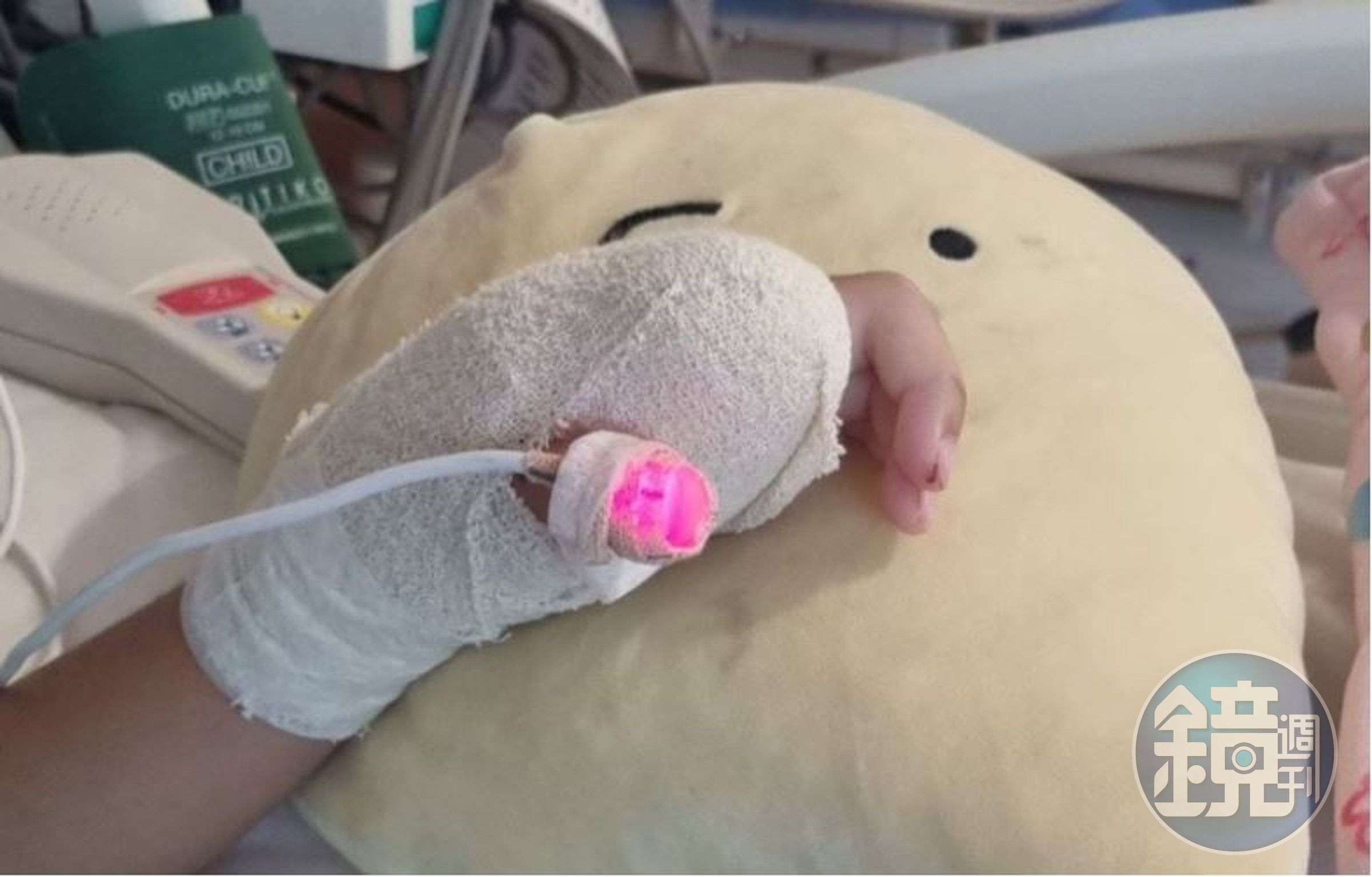 百貨女廁的烘手機無安全隔板，導致女童的左手食指指尖當場被葉片割斷。（翻攝「Nick Matthew Chia」Facebook）