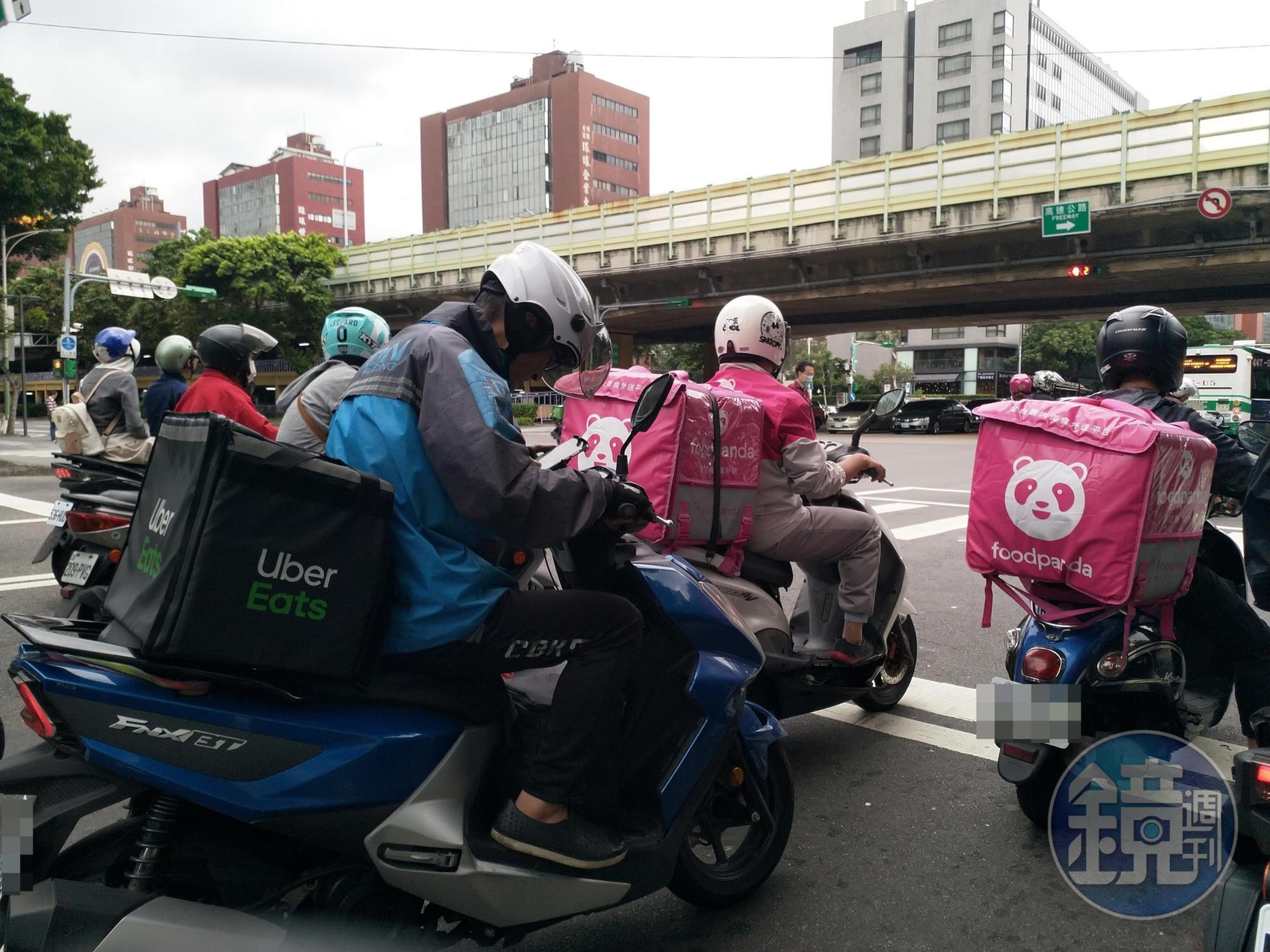 外送相當方便,不管美食或生鮮雜貨都可以動動手指就請外送員送到家。