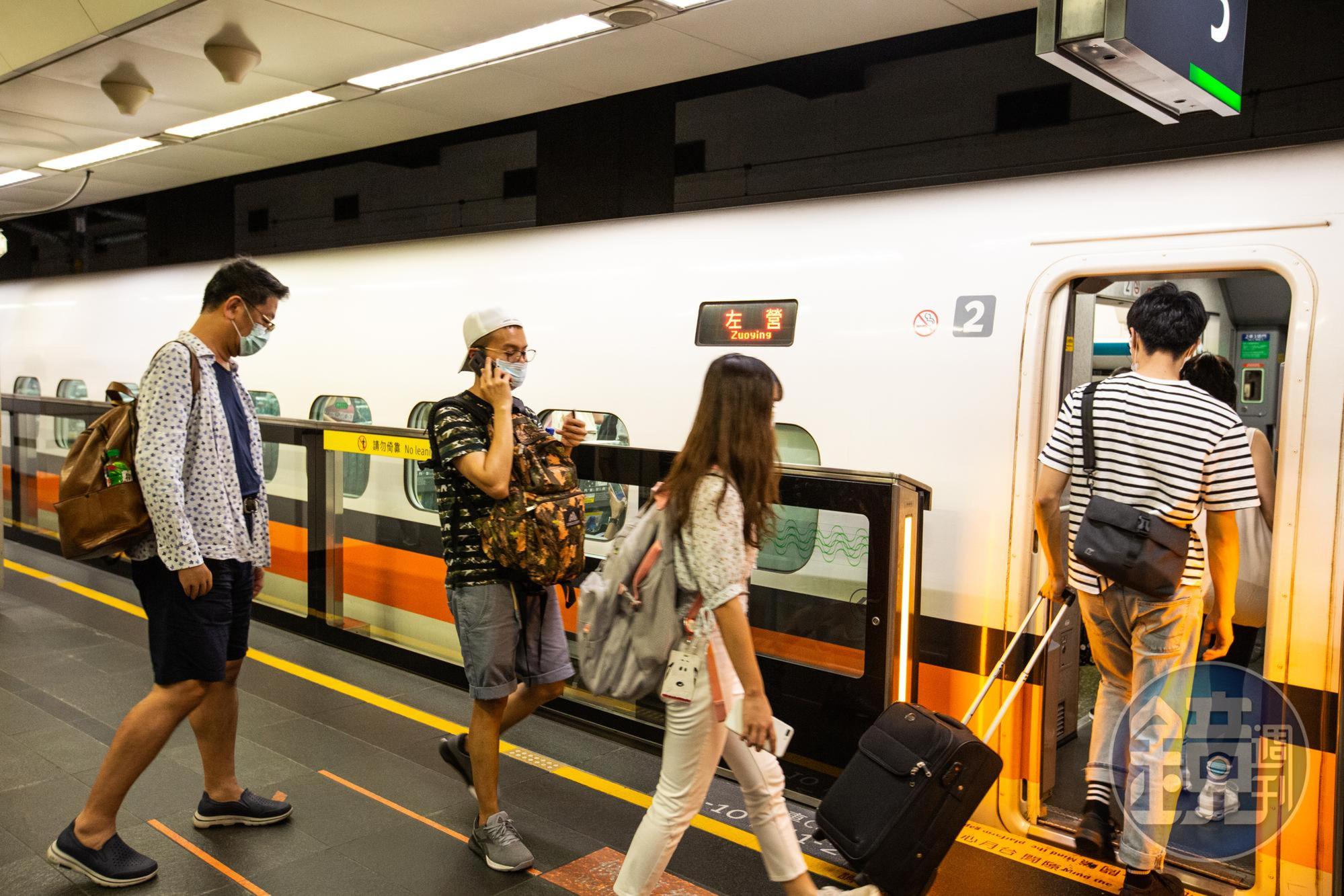 高鐵加開14班大學生寒假返鄉5折優惠列車，12月17日（五）凌晨零時起開放購票。