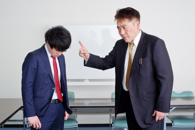 一名網友抱怨自己的主管月薪快10萬「卻不會用ppt、excel跟word」。圖非當事人。（示意圖，photoAC）