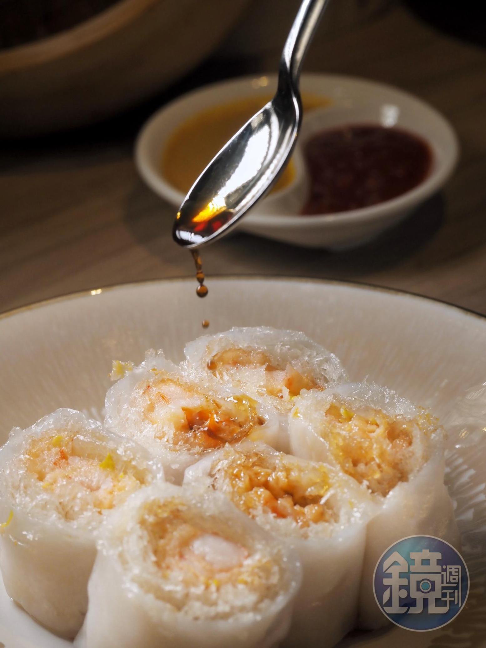 「春風得意腸」的Q滑粉皮裡包著炸越南米線,淋上醬也不濕爛,口感酥香立體。(168元/份)